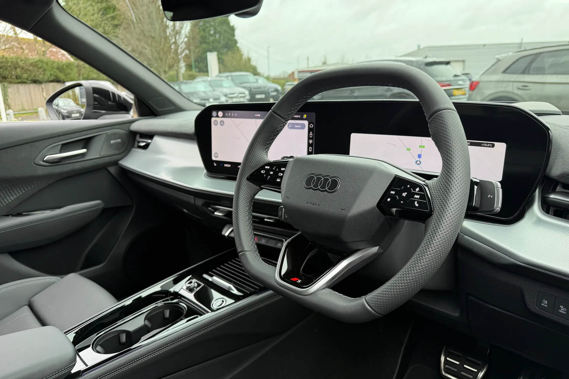 Audi Q3 thumbnail image number 32