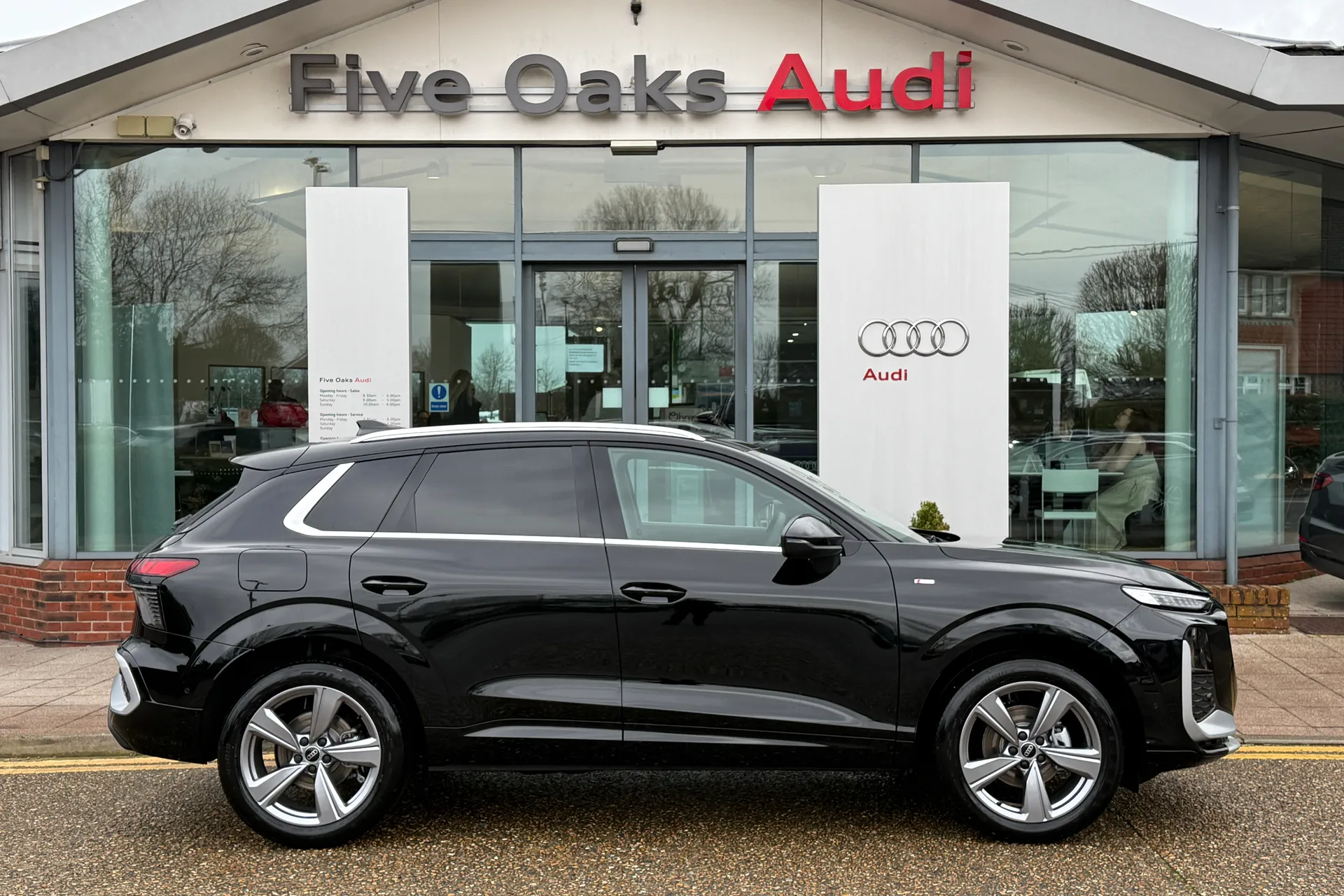 Audi Q3 thumbnail image number 2