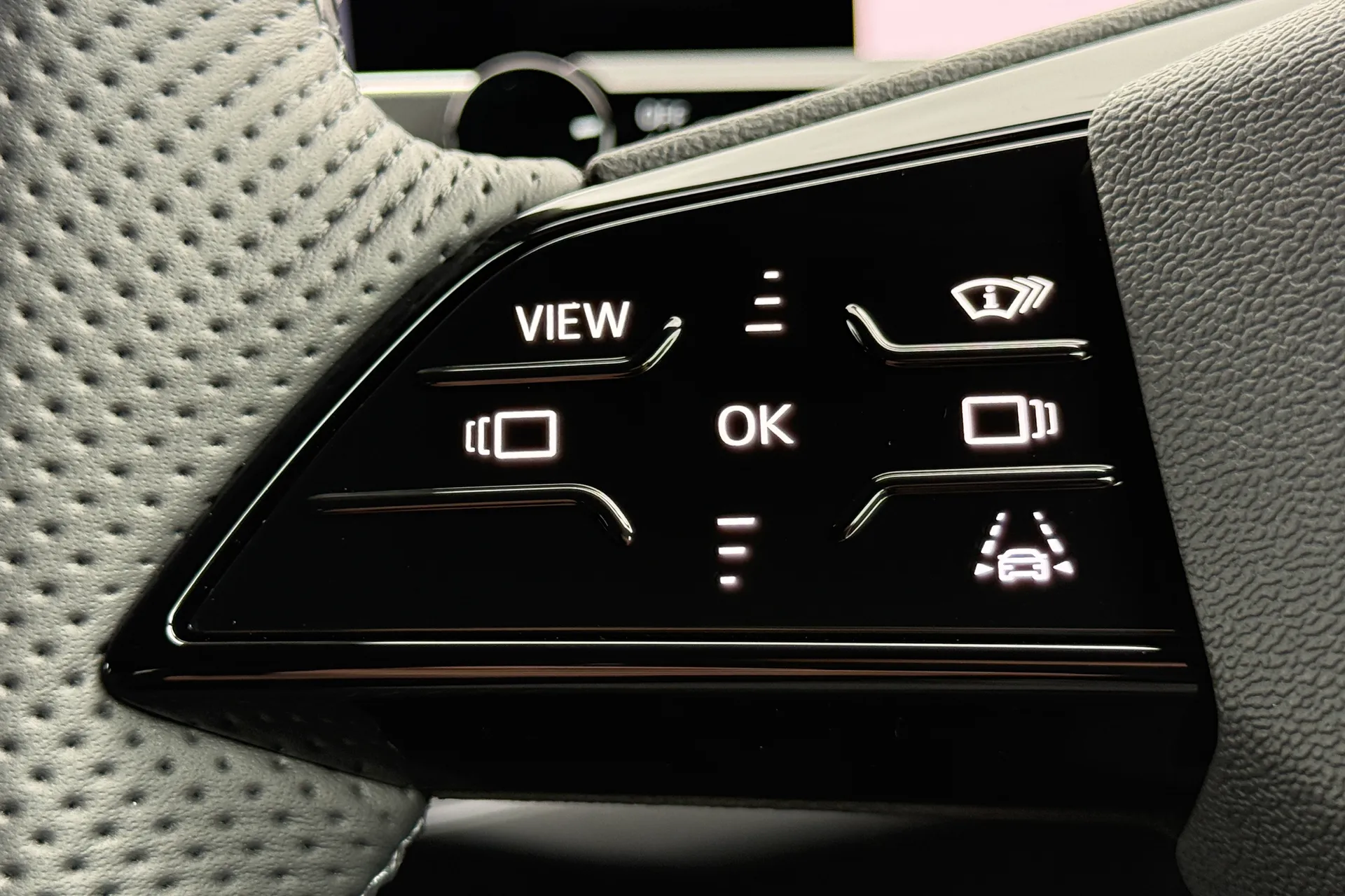 Audi Q3 thumbnail image number 25