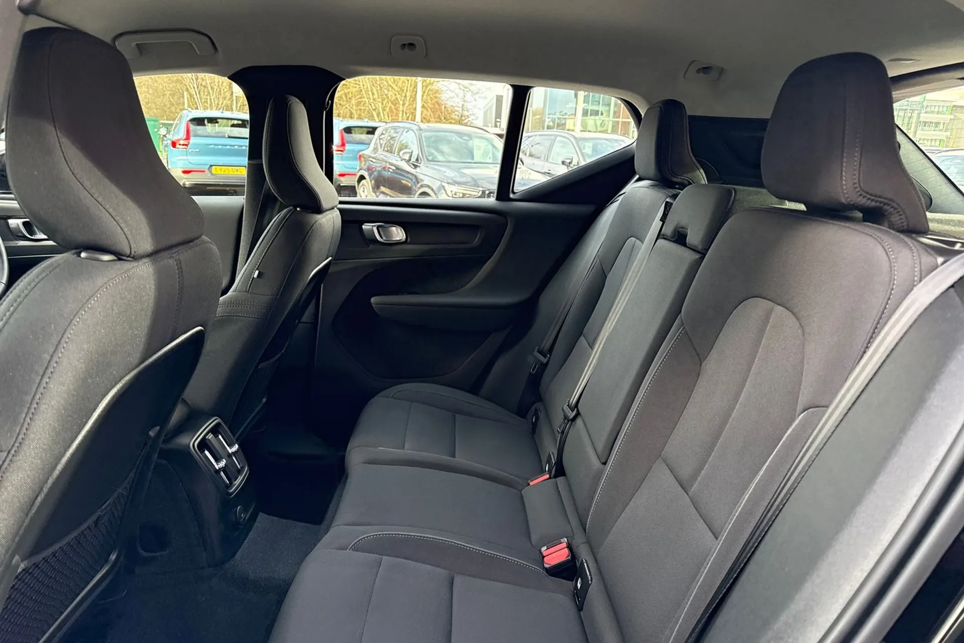 Volvo XC40 thumbnail image number 30