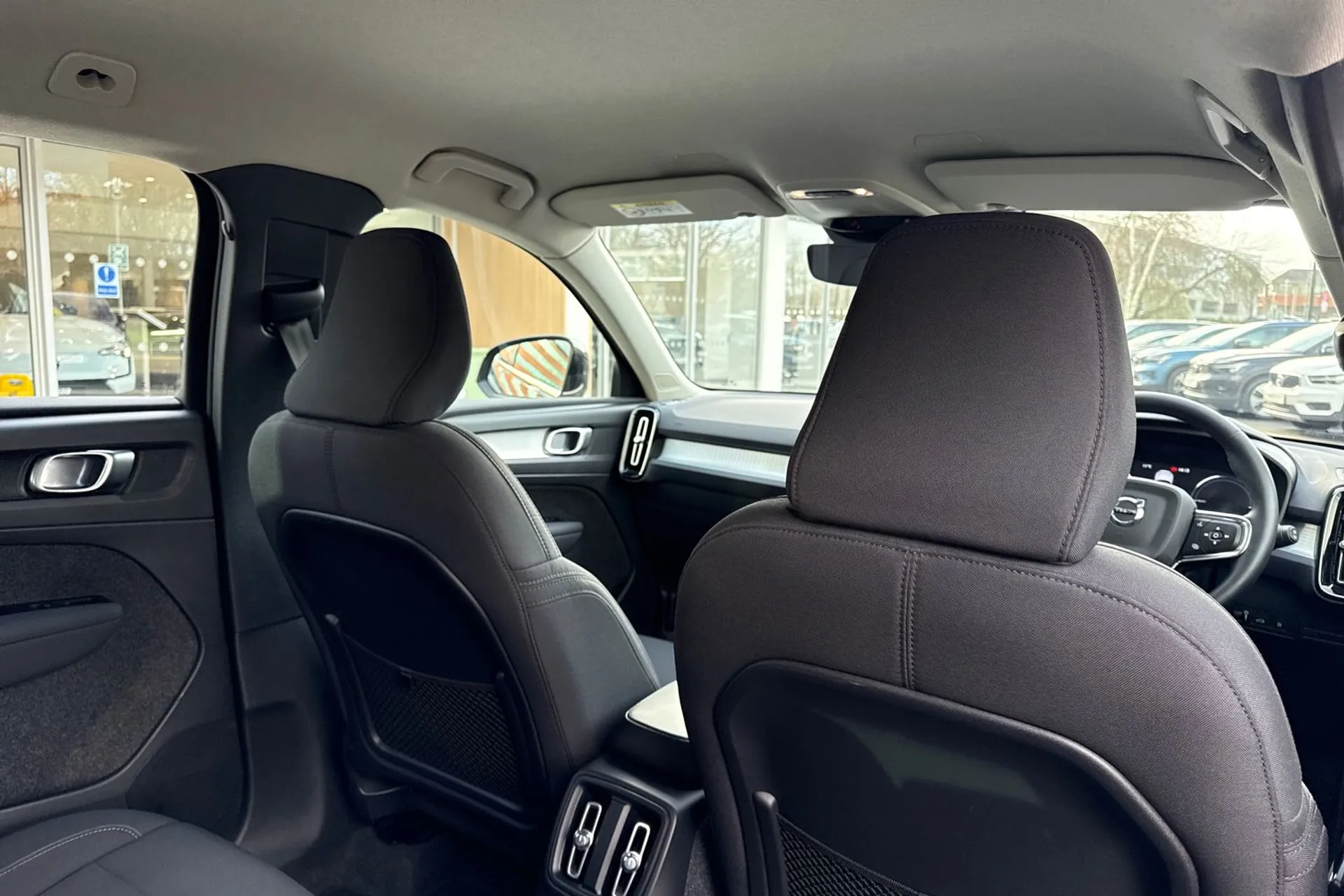 Volvo XC40 thumbnail image number 24