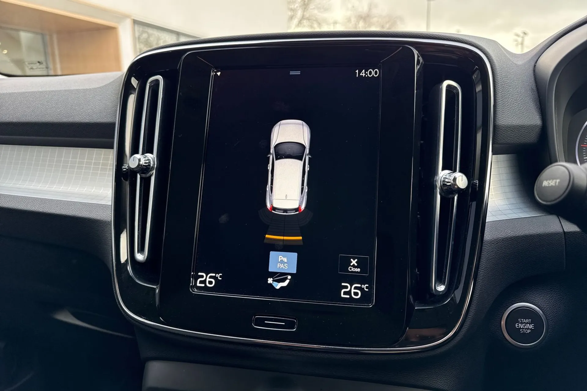 Volvo XC40 thumbnail image number 4