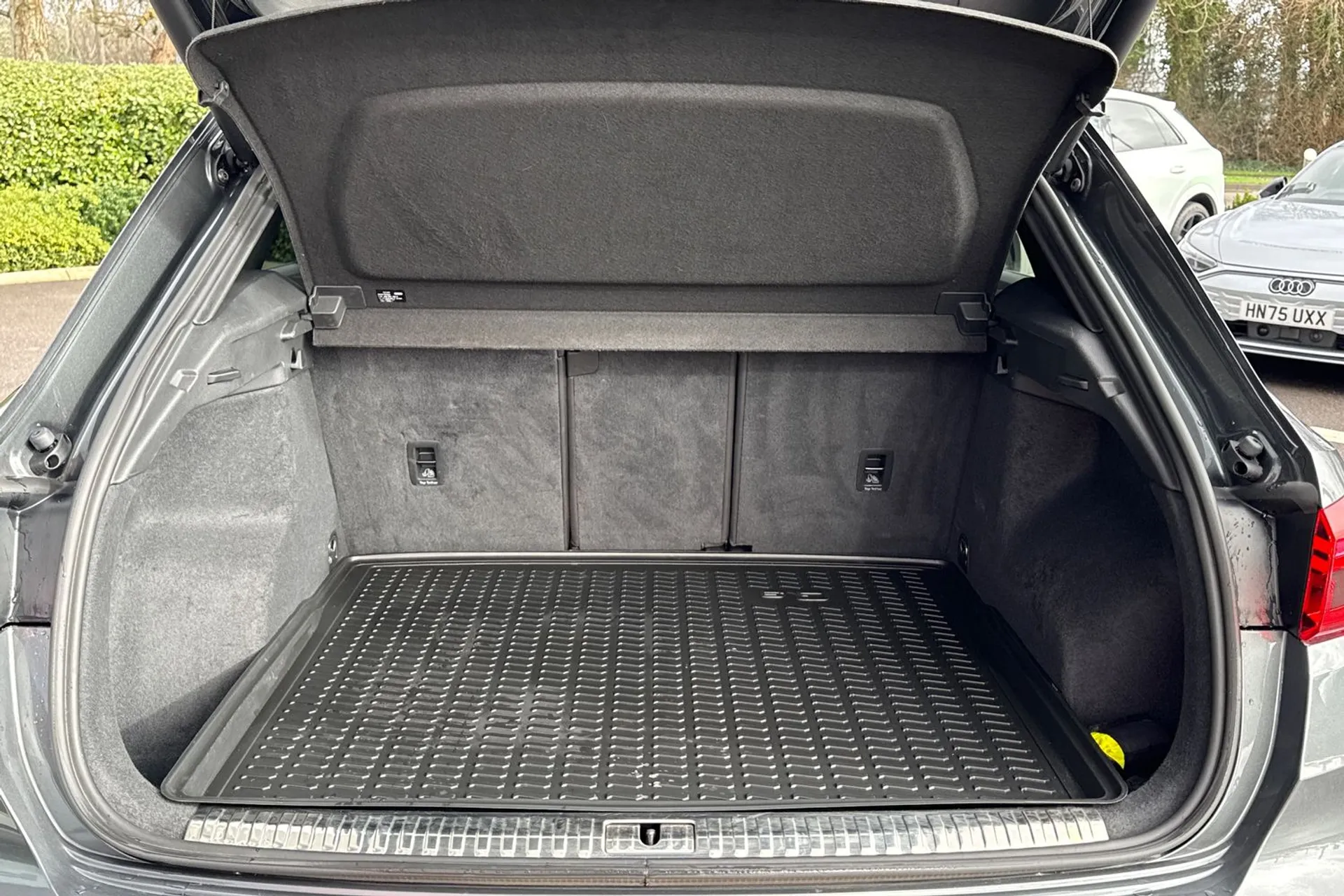 Audi Q3 thumbnail image number 34