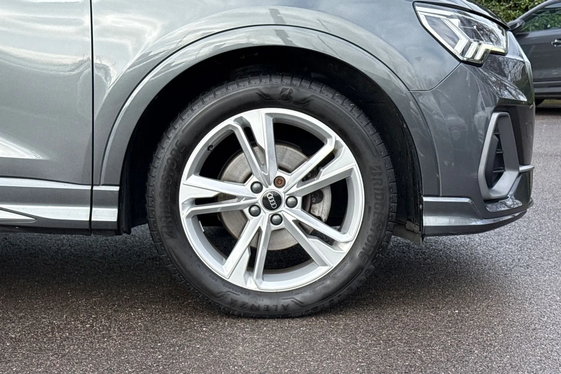 Audi Q3 thumbnail image number 24