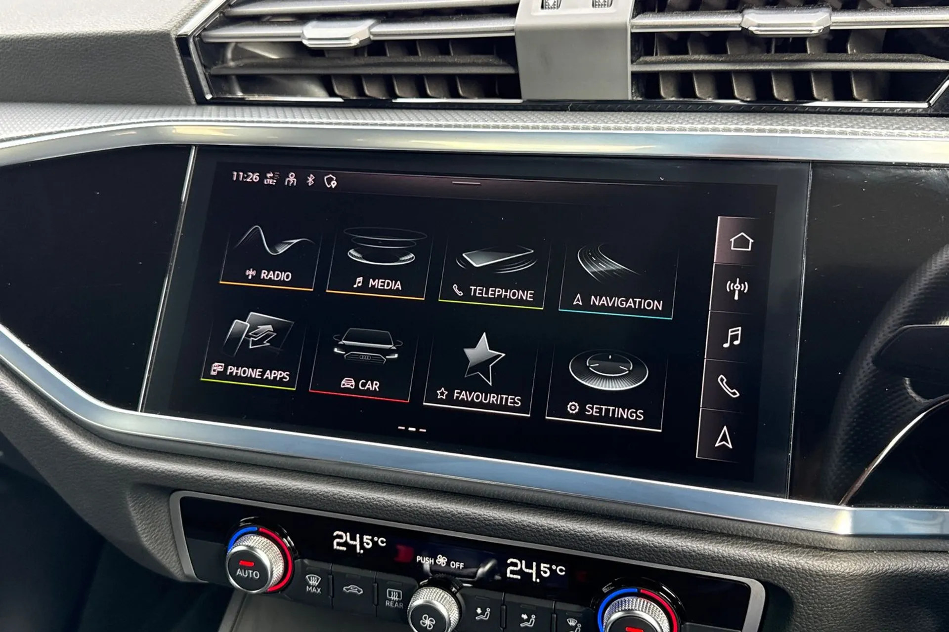 Audi Q3 thumbnail image number 15