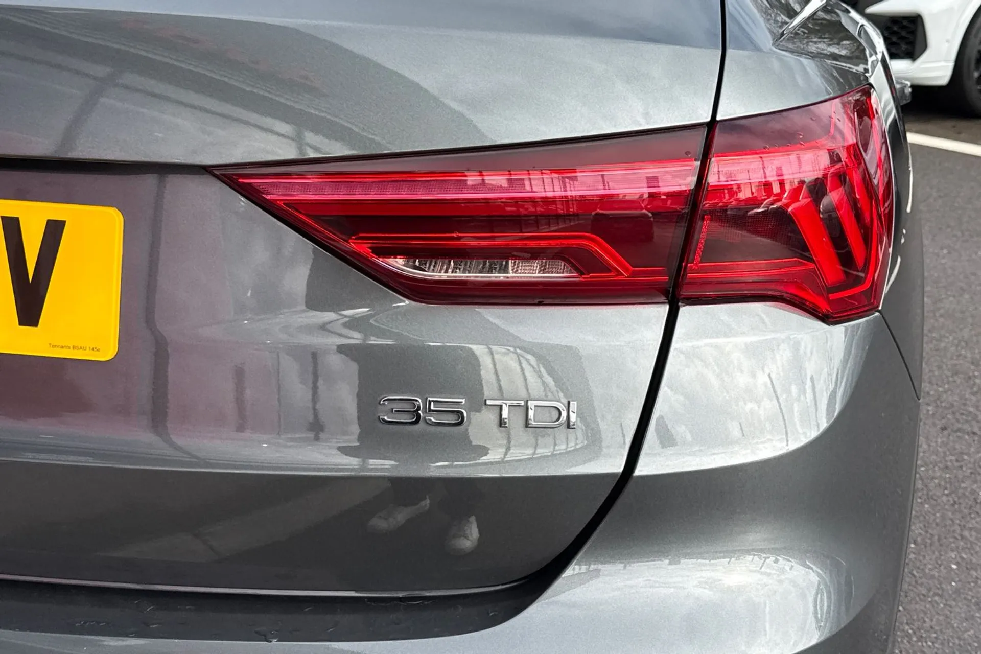 Audi Q3 thumbnail image number 32