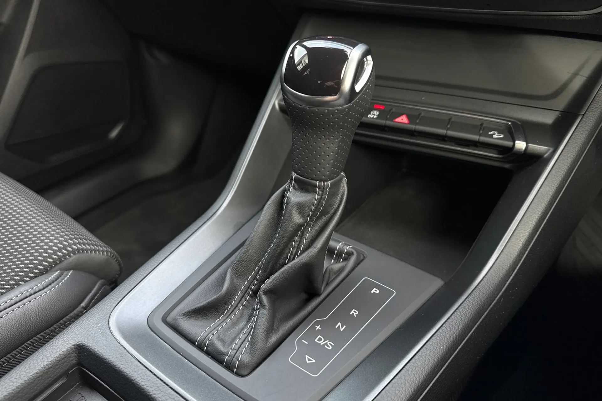 Audi Q3 thumbnail image number 11