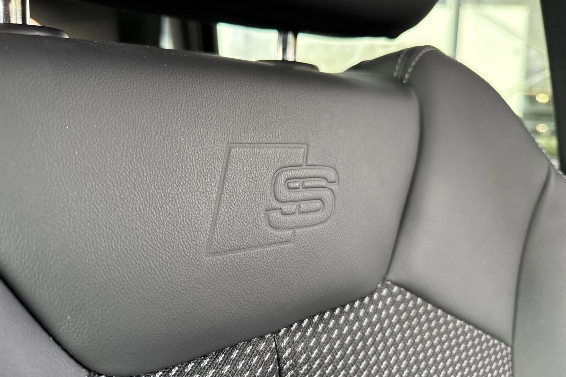 Audi Q3 thumbnail image number 14