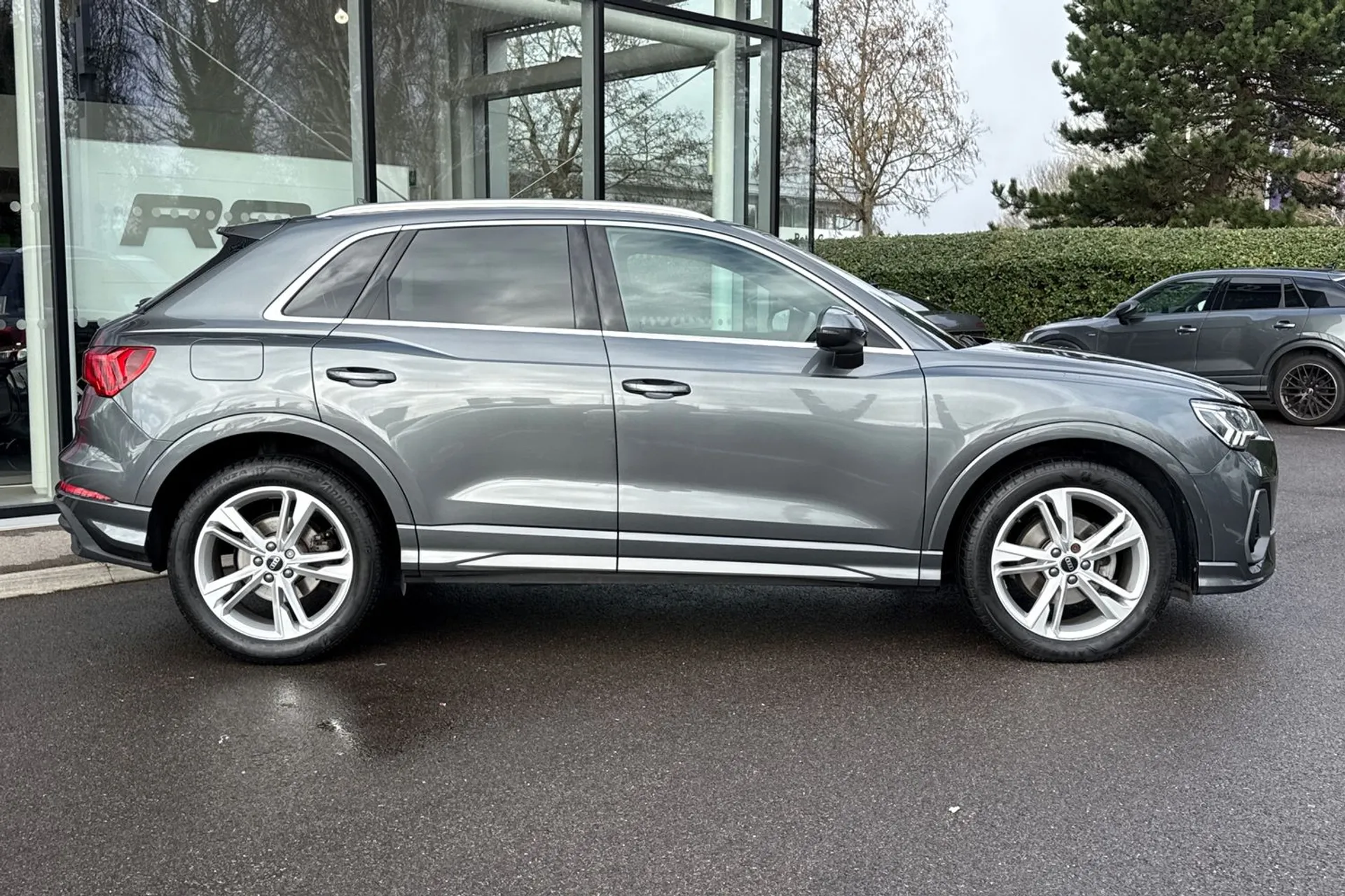 Audi Q3 thumbnail image number 2