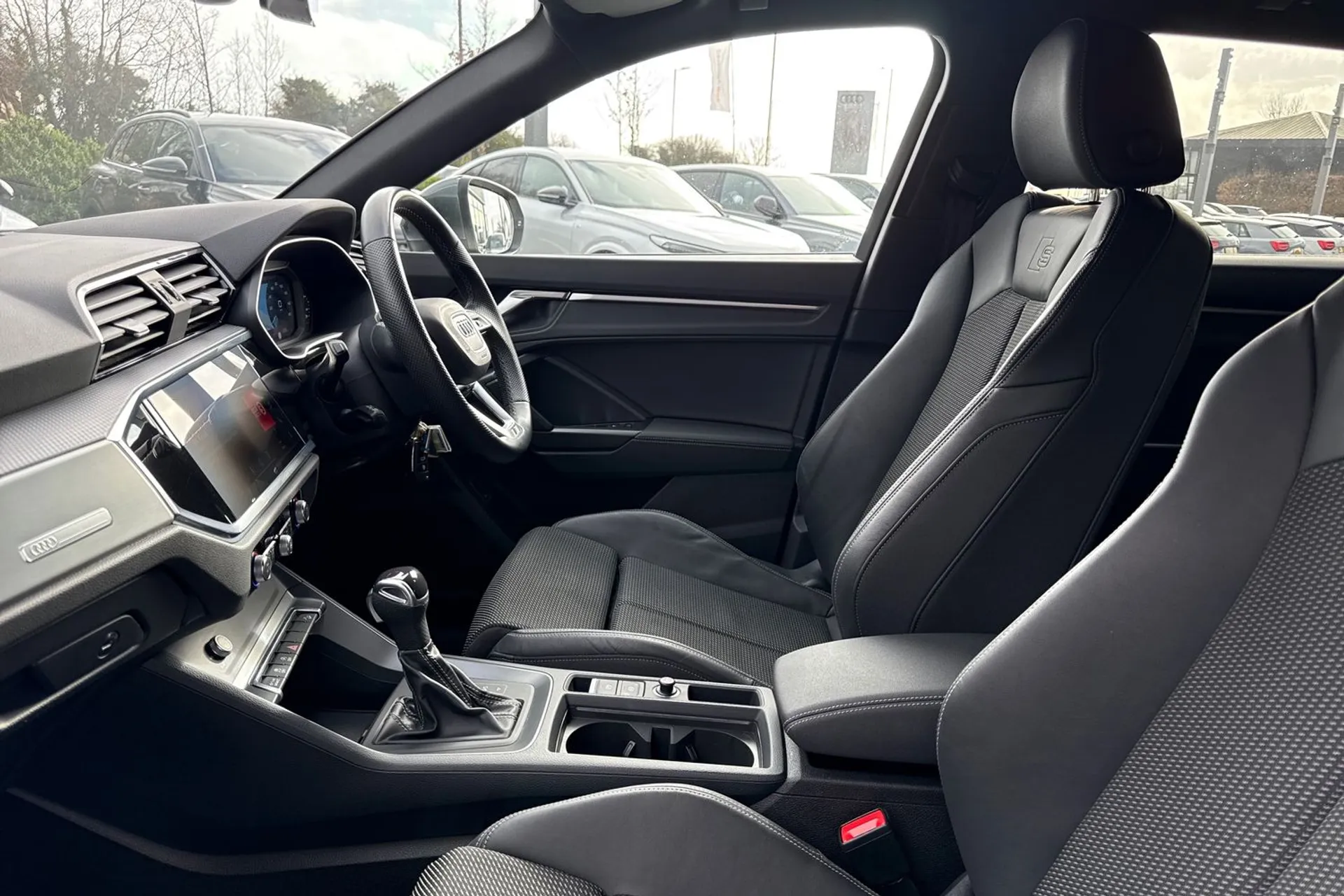 Audi Q3 thumbnail image number 45