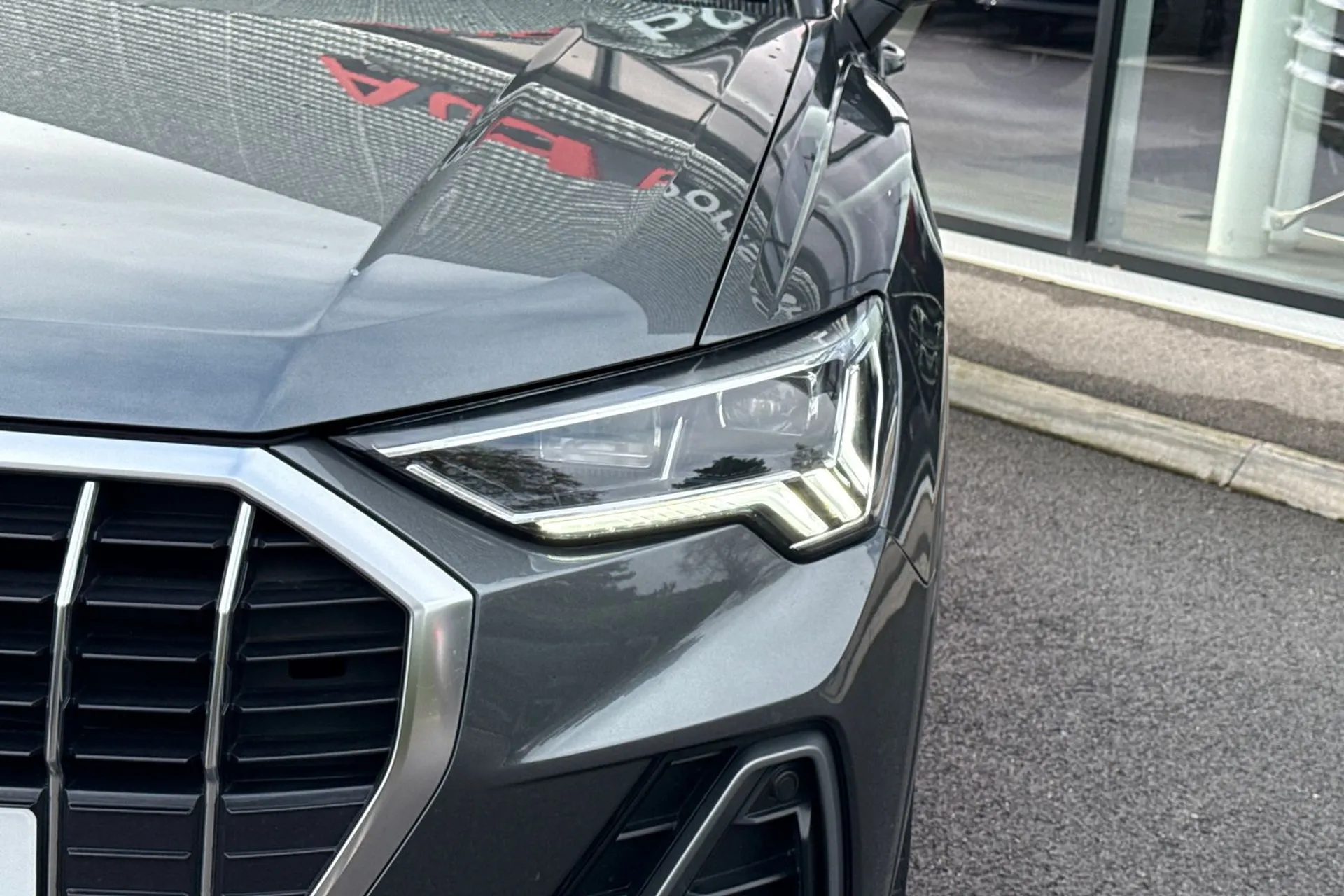 Audi Q3 thumbnail image number 8