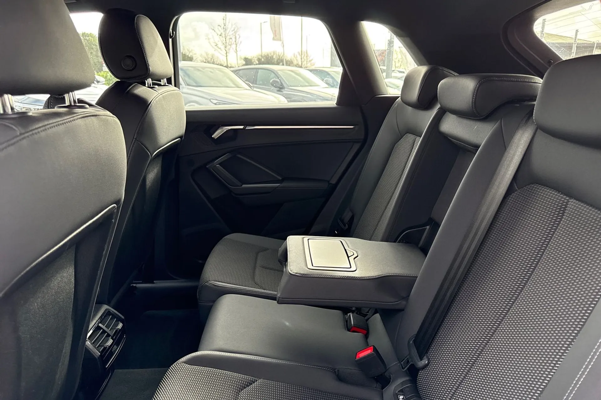 Audi Q3 thumbnail image number 46