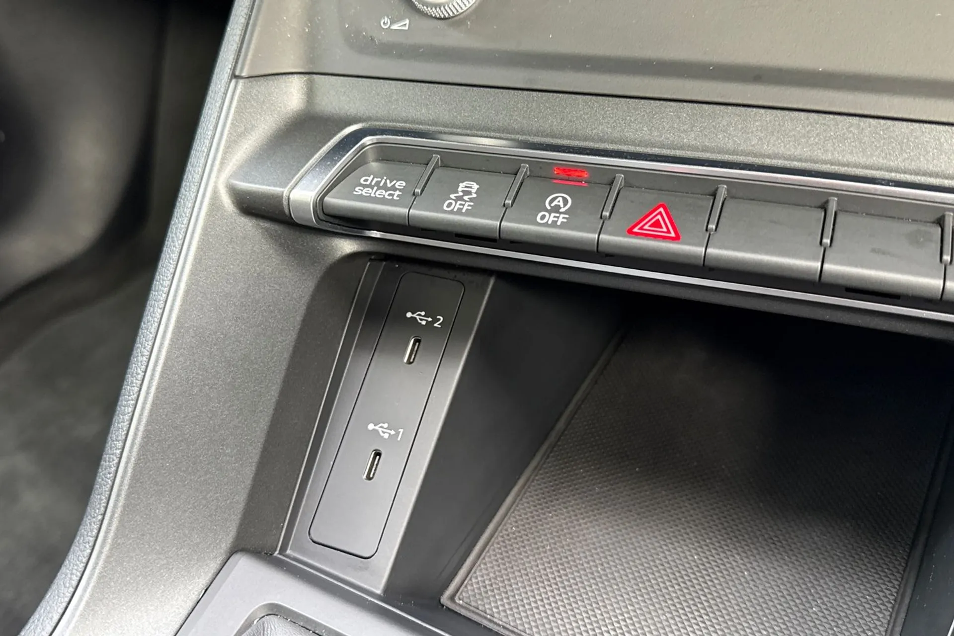 Audi Q3 thumbnail image number 20