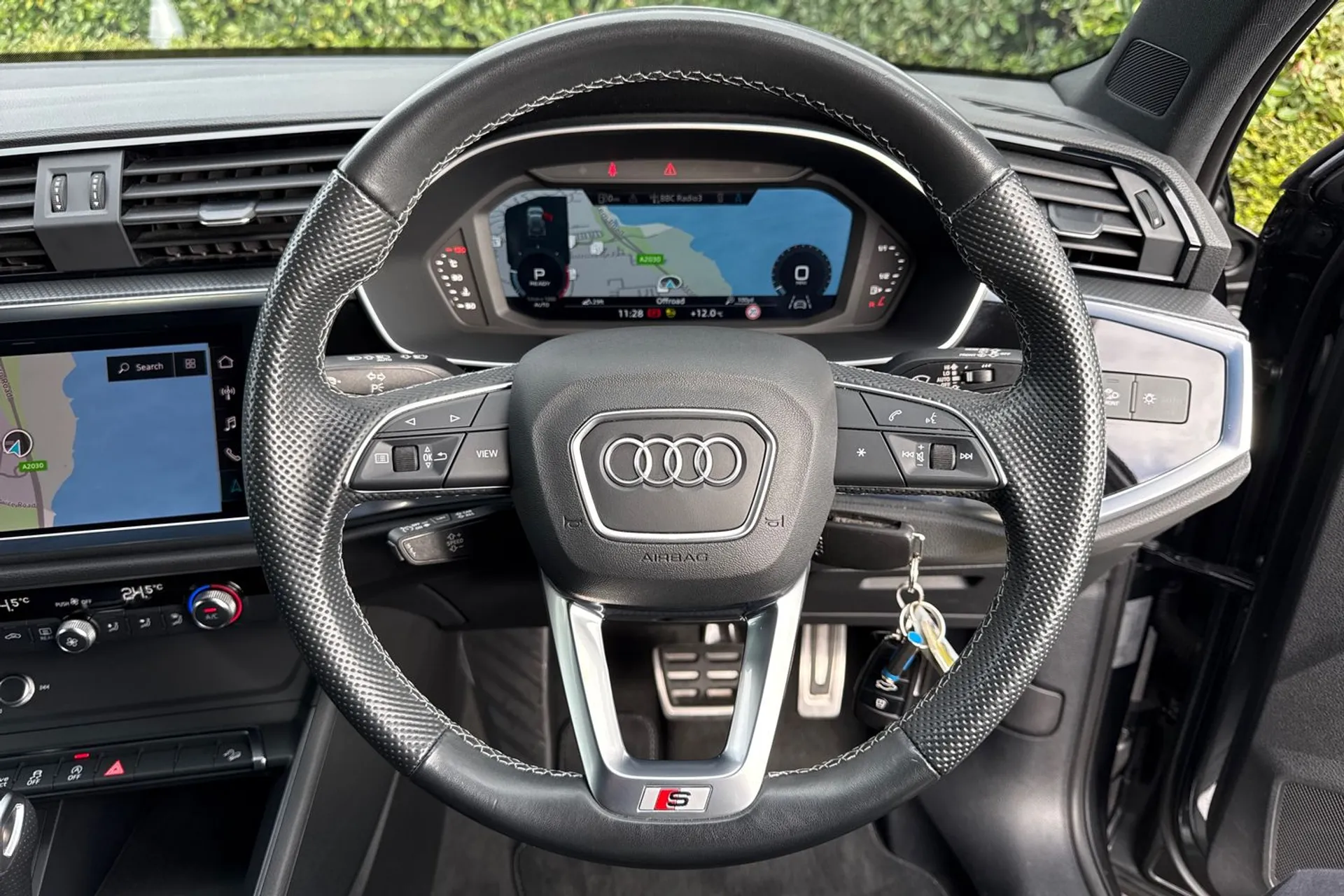 Audi Q3 thumbnail image number 9