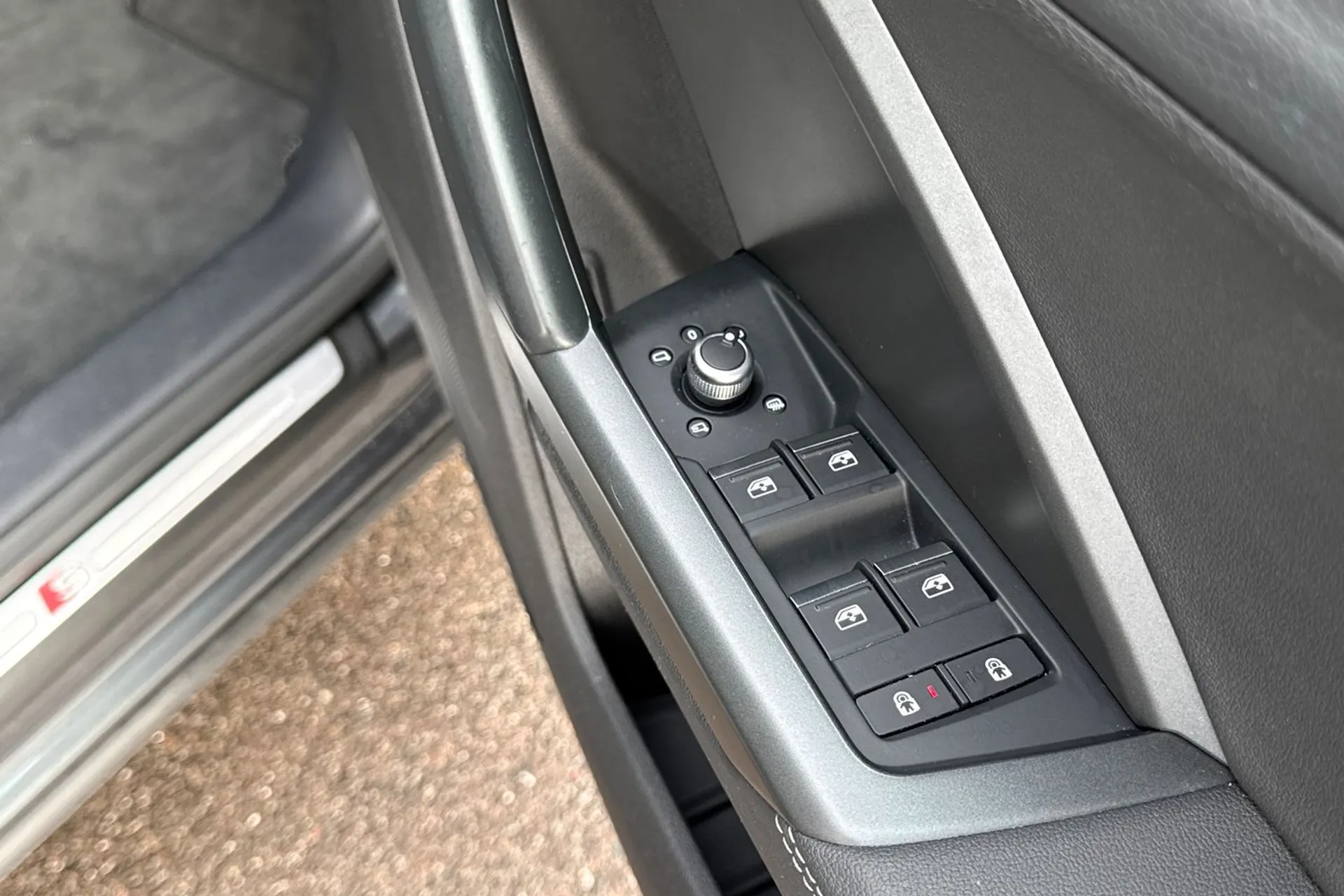 Audi Q3 thumbnail image number 25