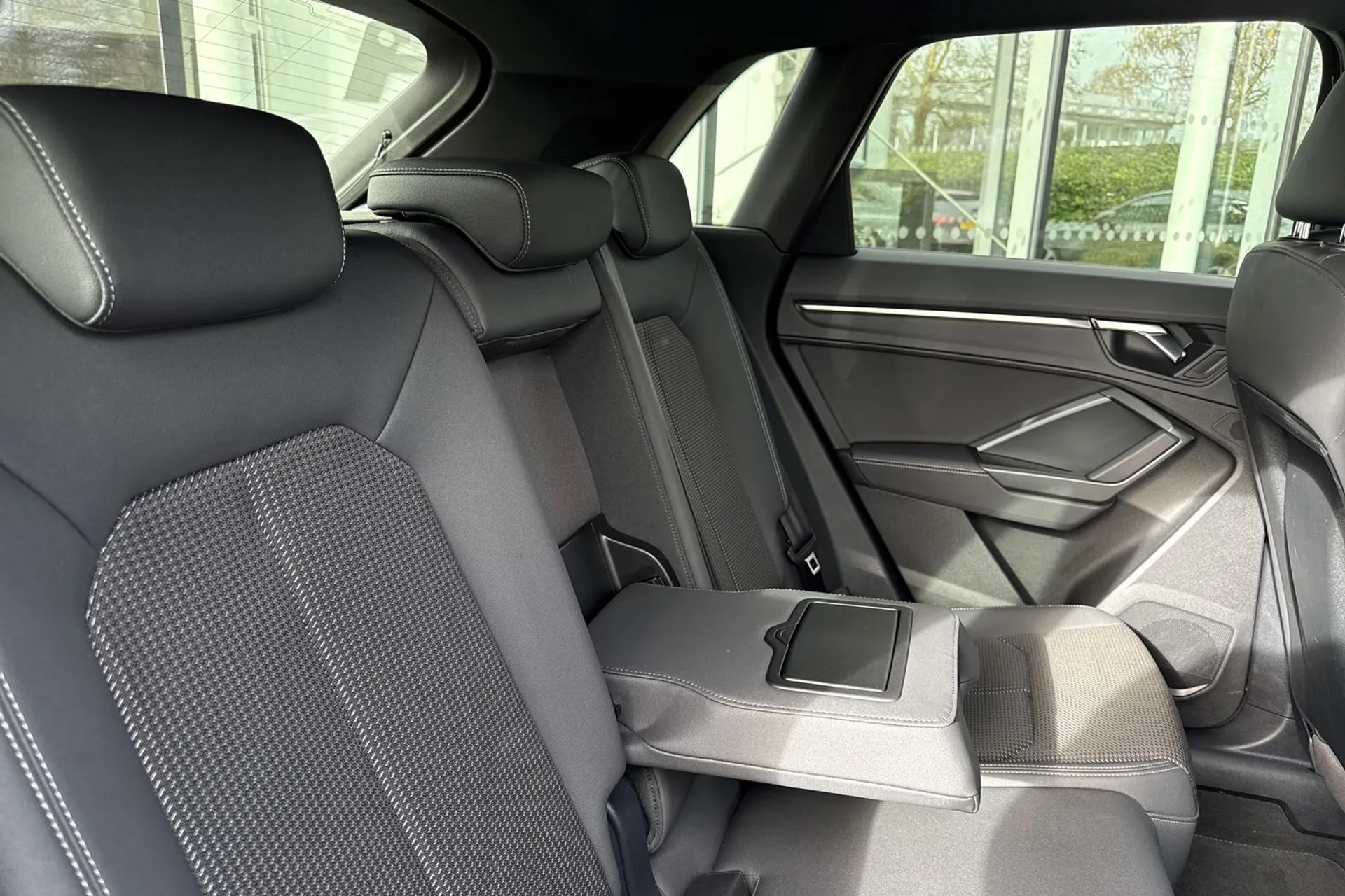 Audi Q3 thumbnail image number 40