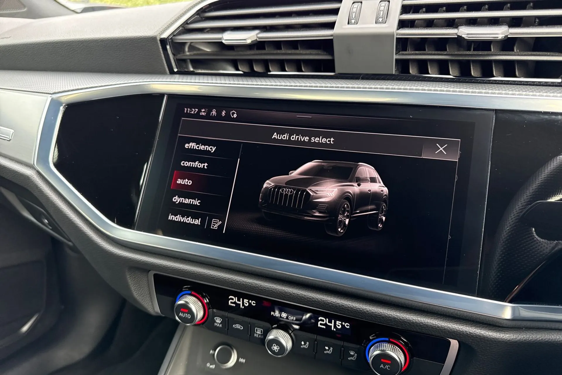 Audi Q3 thumbnail image number 21