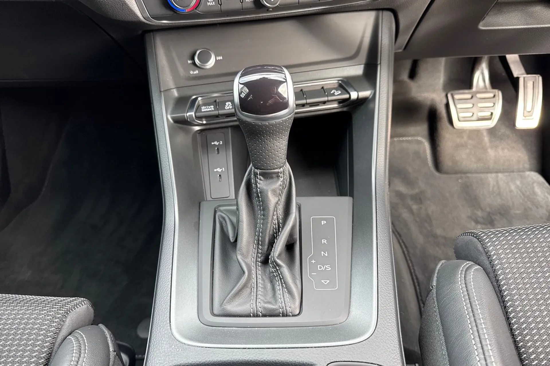 Audi Q3 thumbnail image number 42