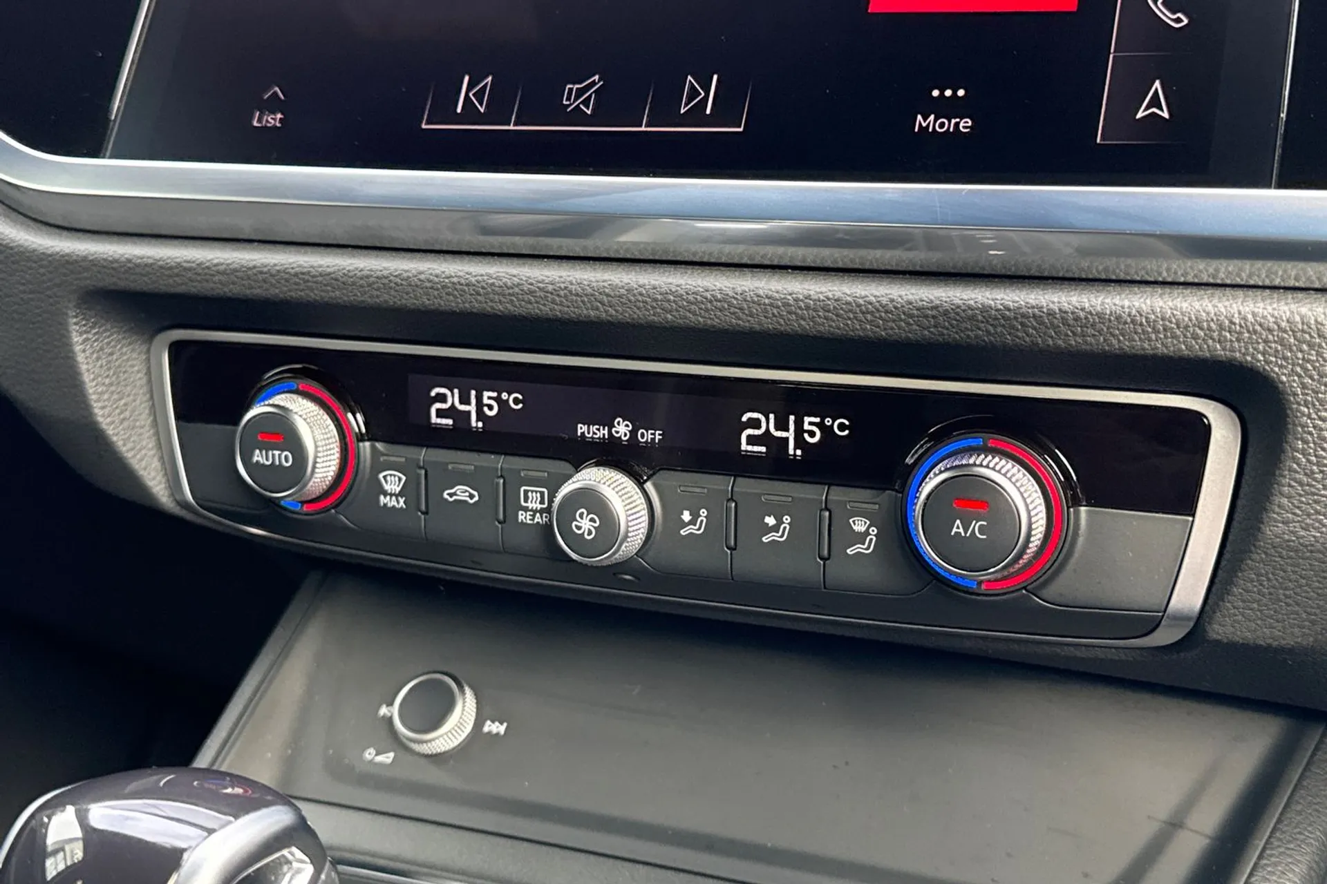 Audi Q3 thumbnail image number 17