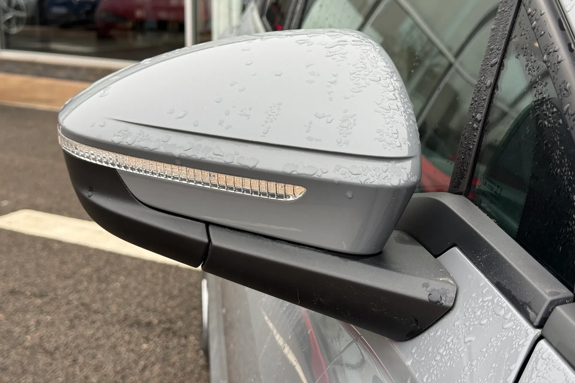 Audi Q4 thumbnail image number 7