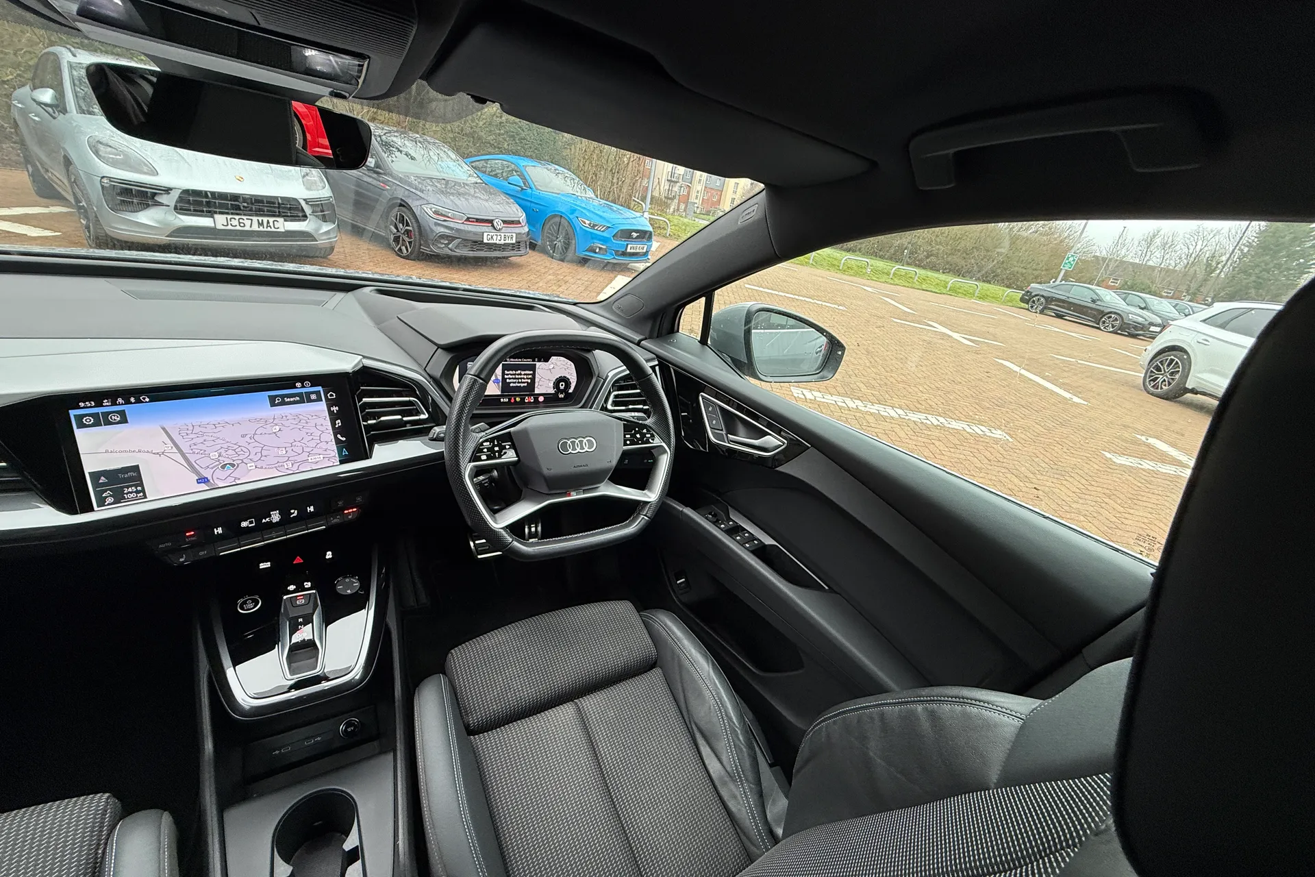 Audi Q4 thumbnail image number 32