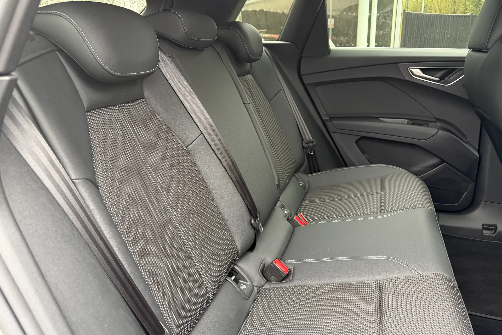 Audi Q4 thumbnail image number 28