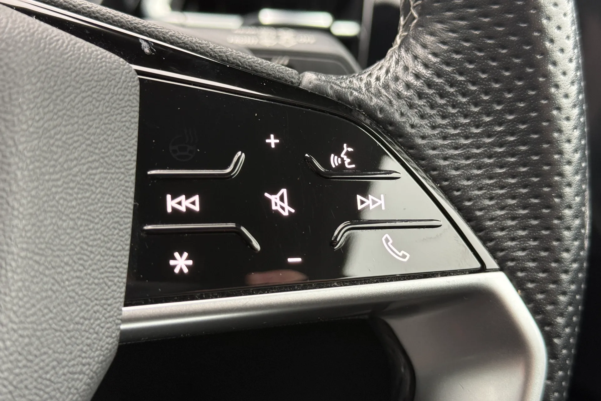 Audi Q4 thumbnail image number 15