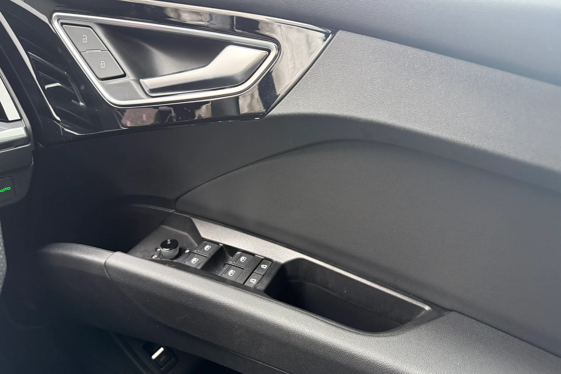 Audi Q4 thumbnail image number 22