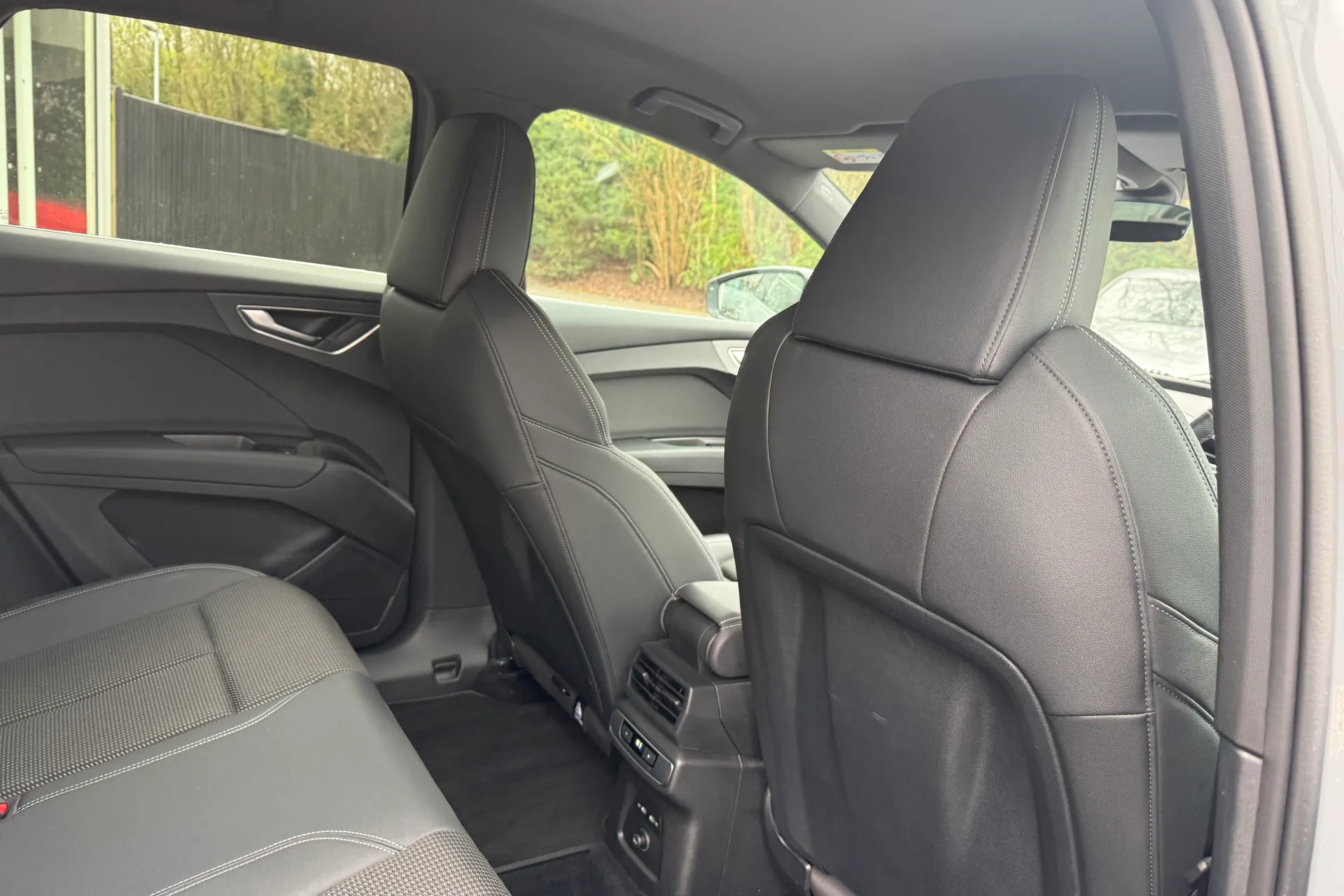 Audi Q4 thumbnail image number 30