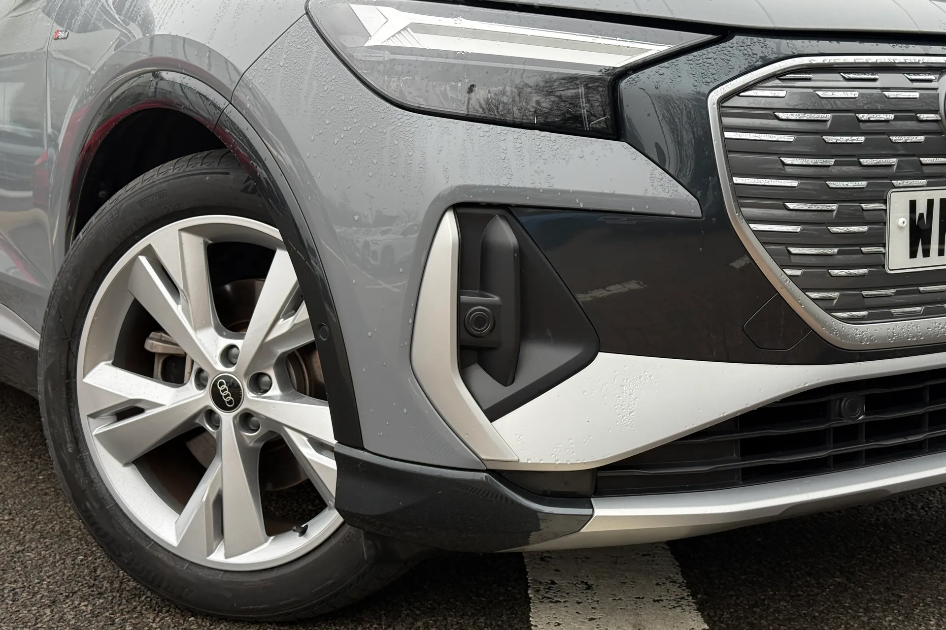 Audi Q4 thumbnail image number 6