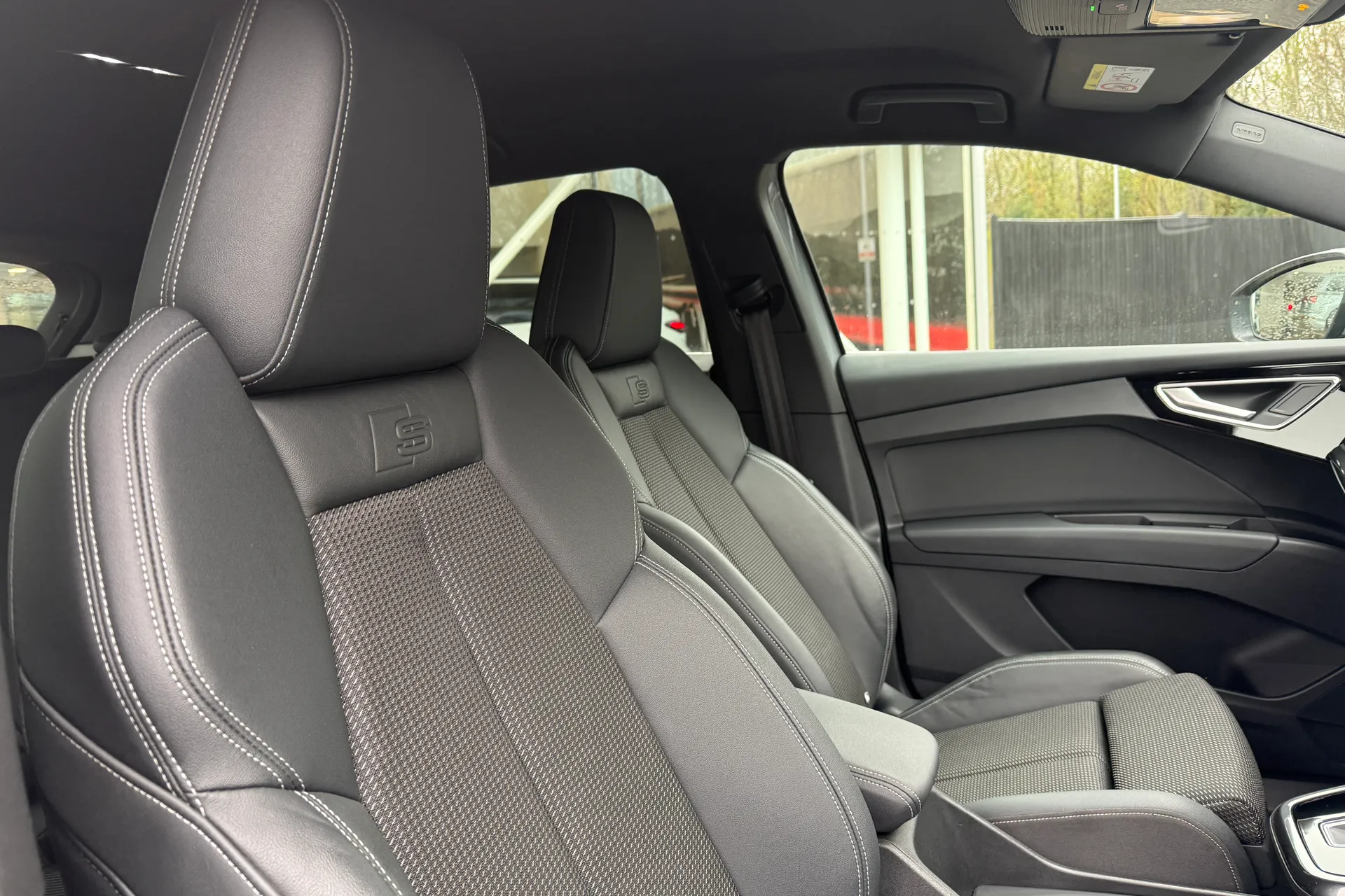 Audi Q4 thumbnail image number 24