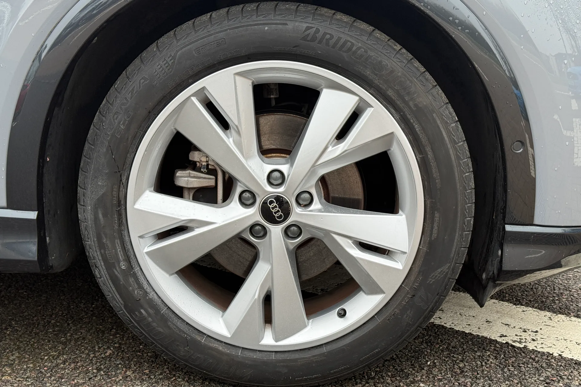 Audi Q4 thumbnail image number 26