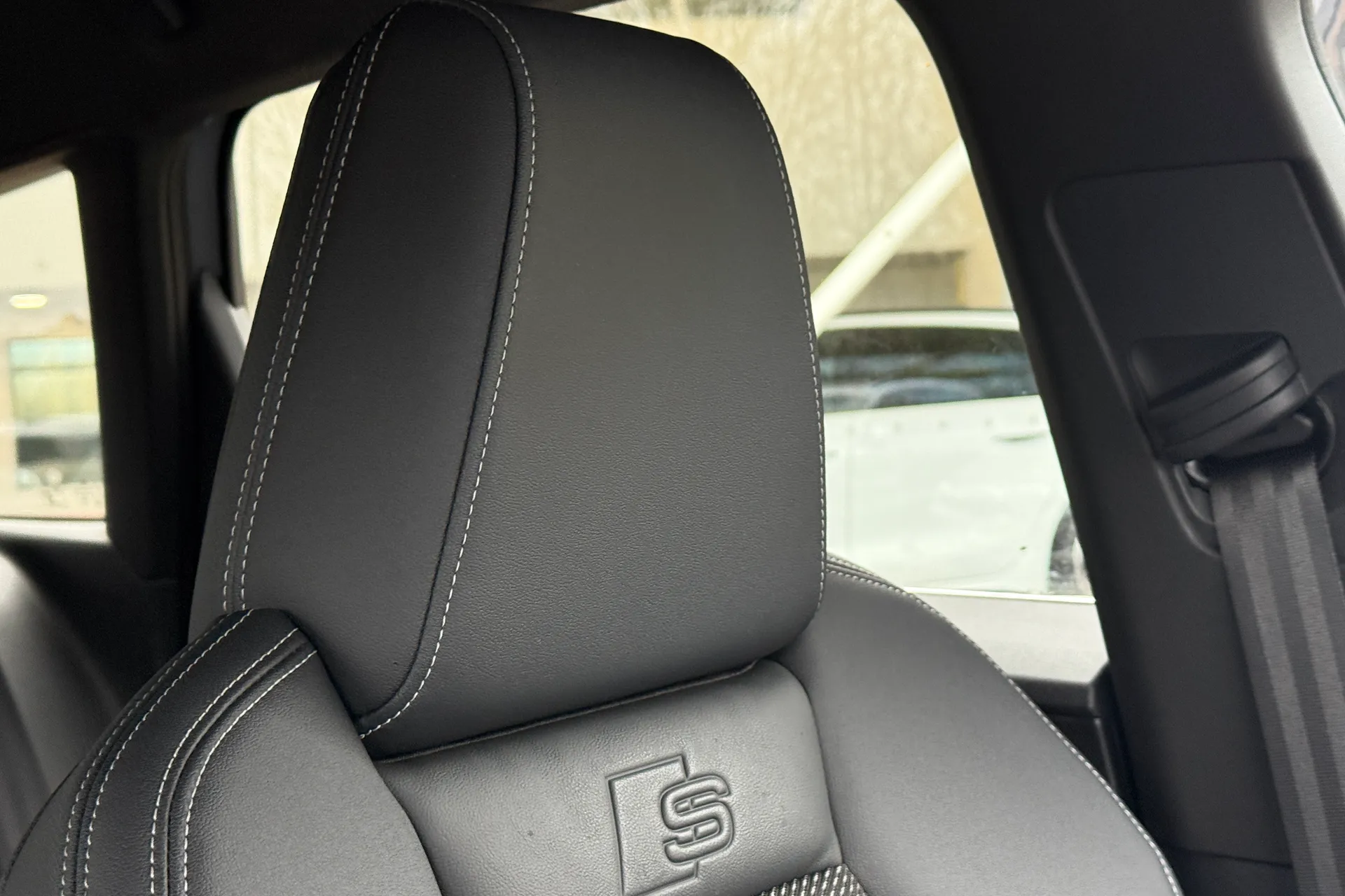 Audi Q4 thumbnail image number 20