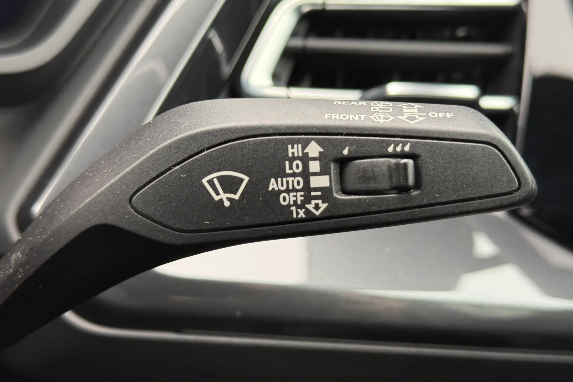 Audi Q4 thumbnail image number 12