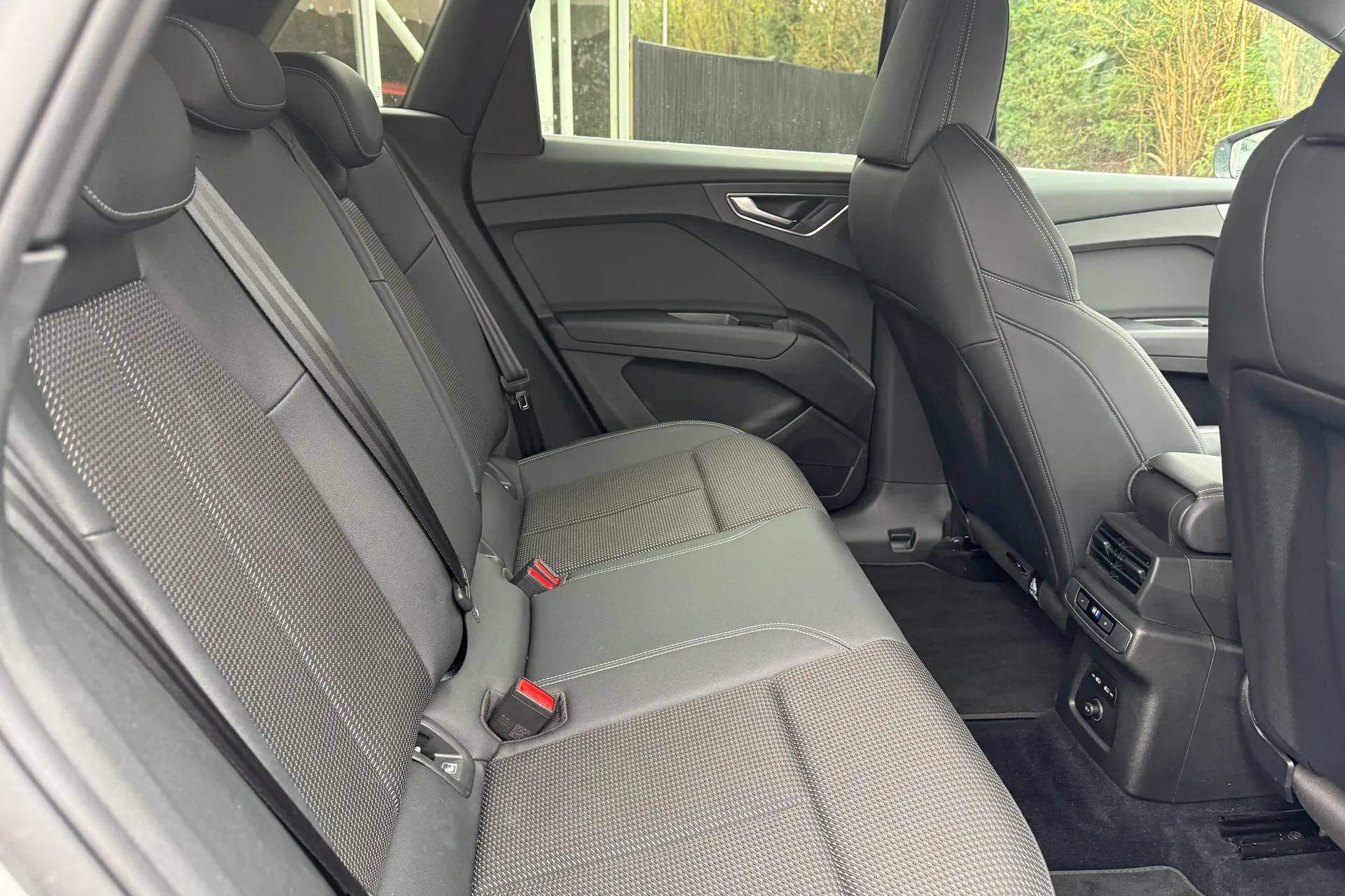 Audi Q4 thumbnail image number 29