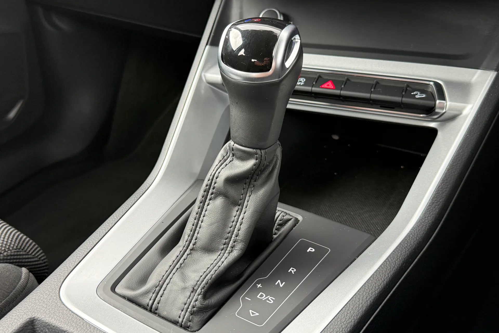 Audi Q3 thumbnail image number 25