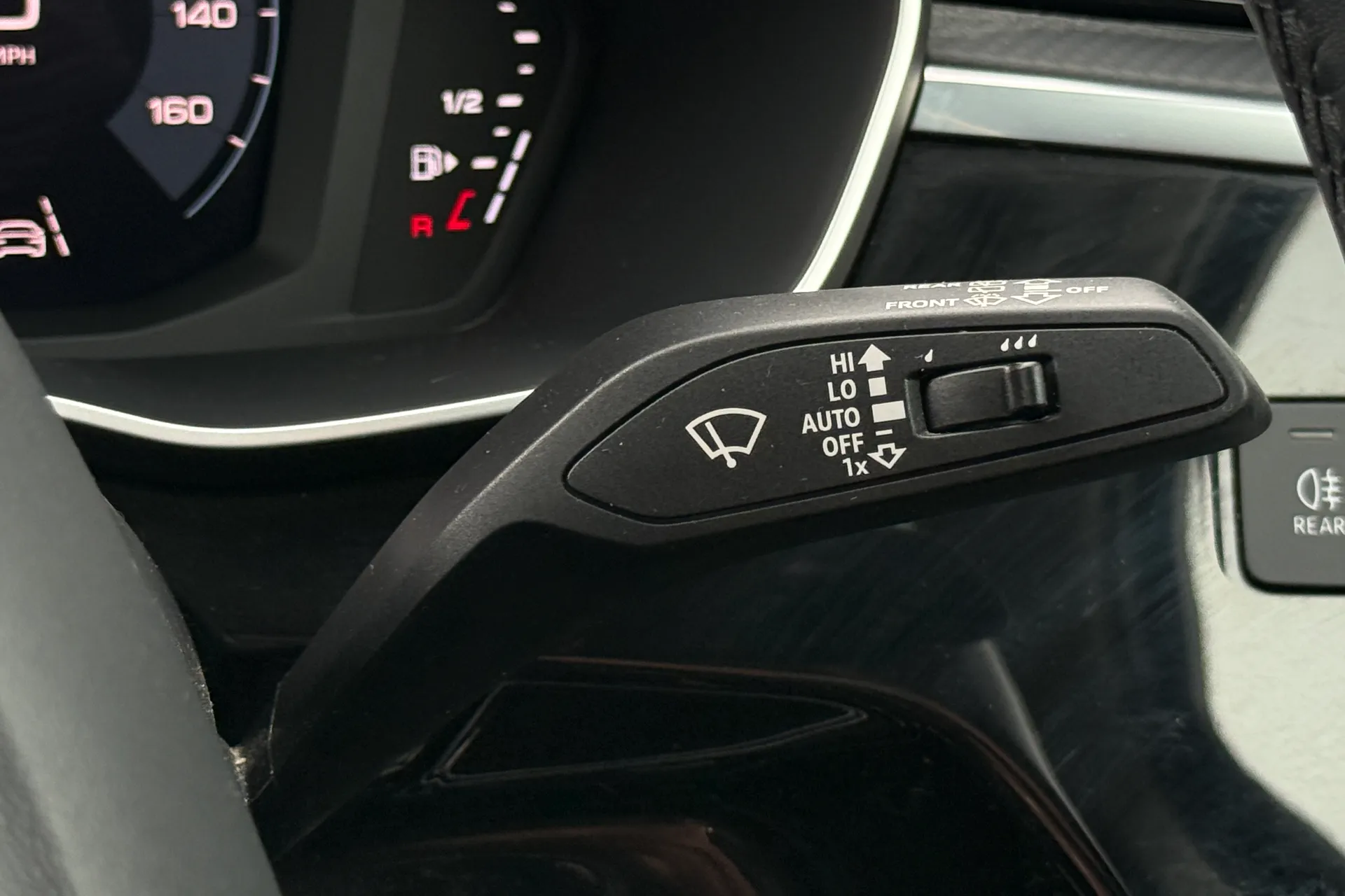 Audi Q3 thumbnail image number 14