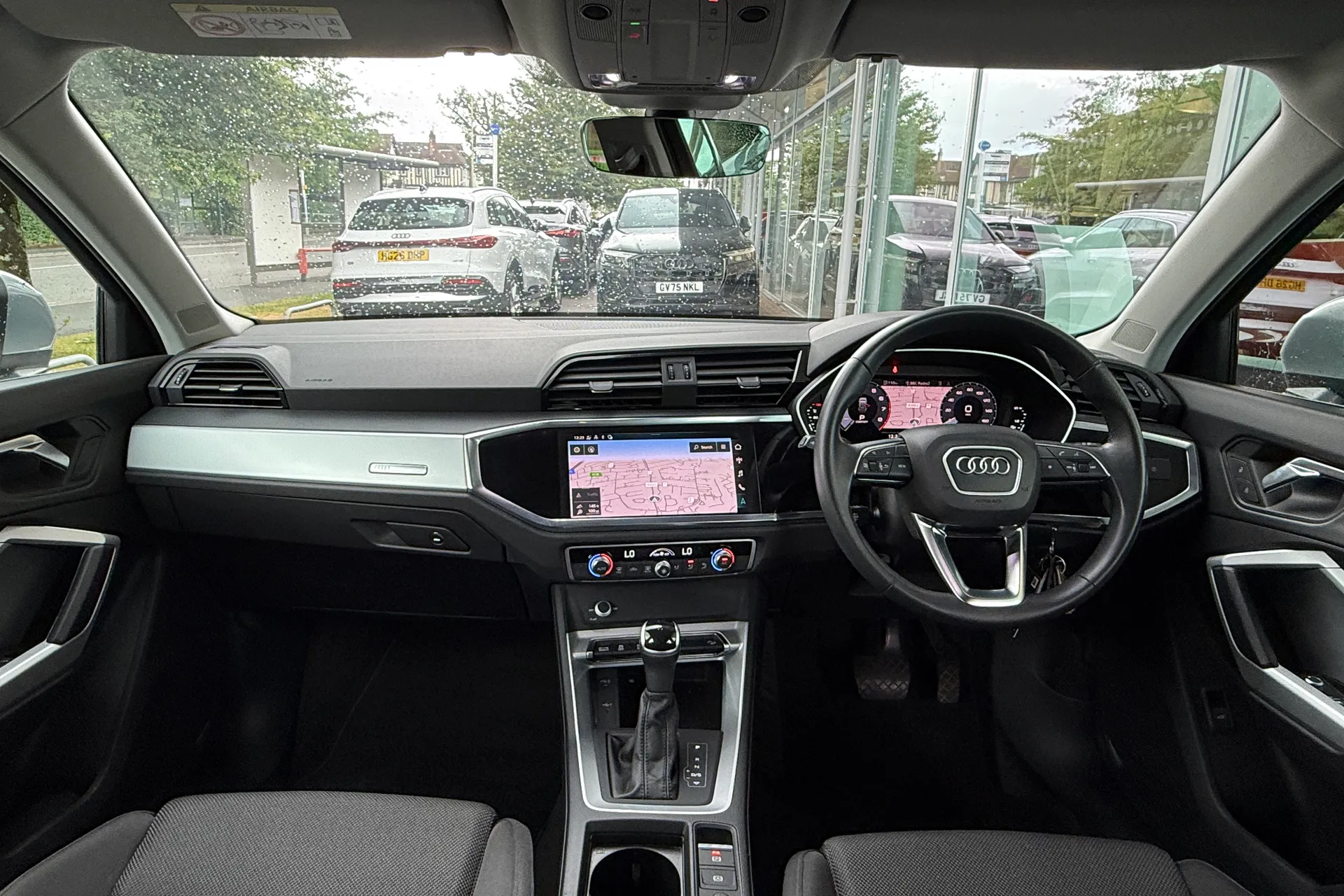 Audi Q3 thumbnail image number 3