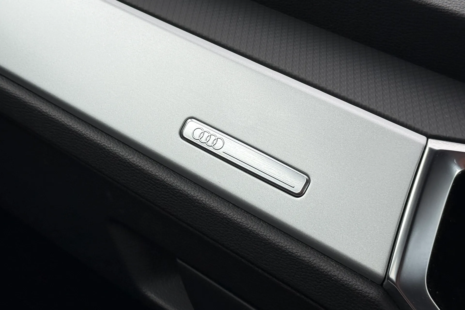 Audi Q3 thumbnail image number 18