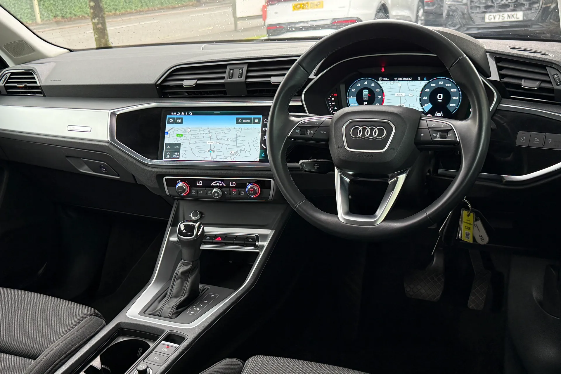 Audi Q3 thumbnail image number 38