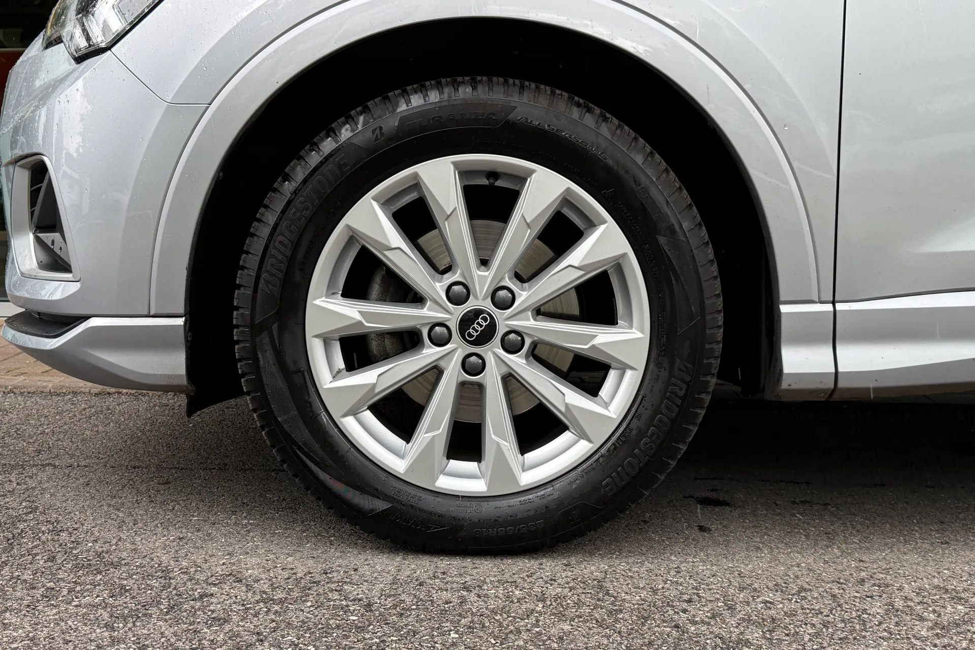 Audi Q3 thumbnail image number 10