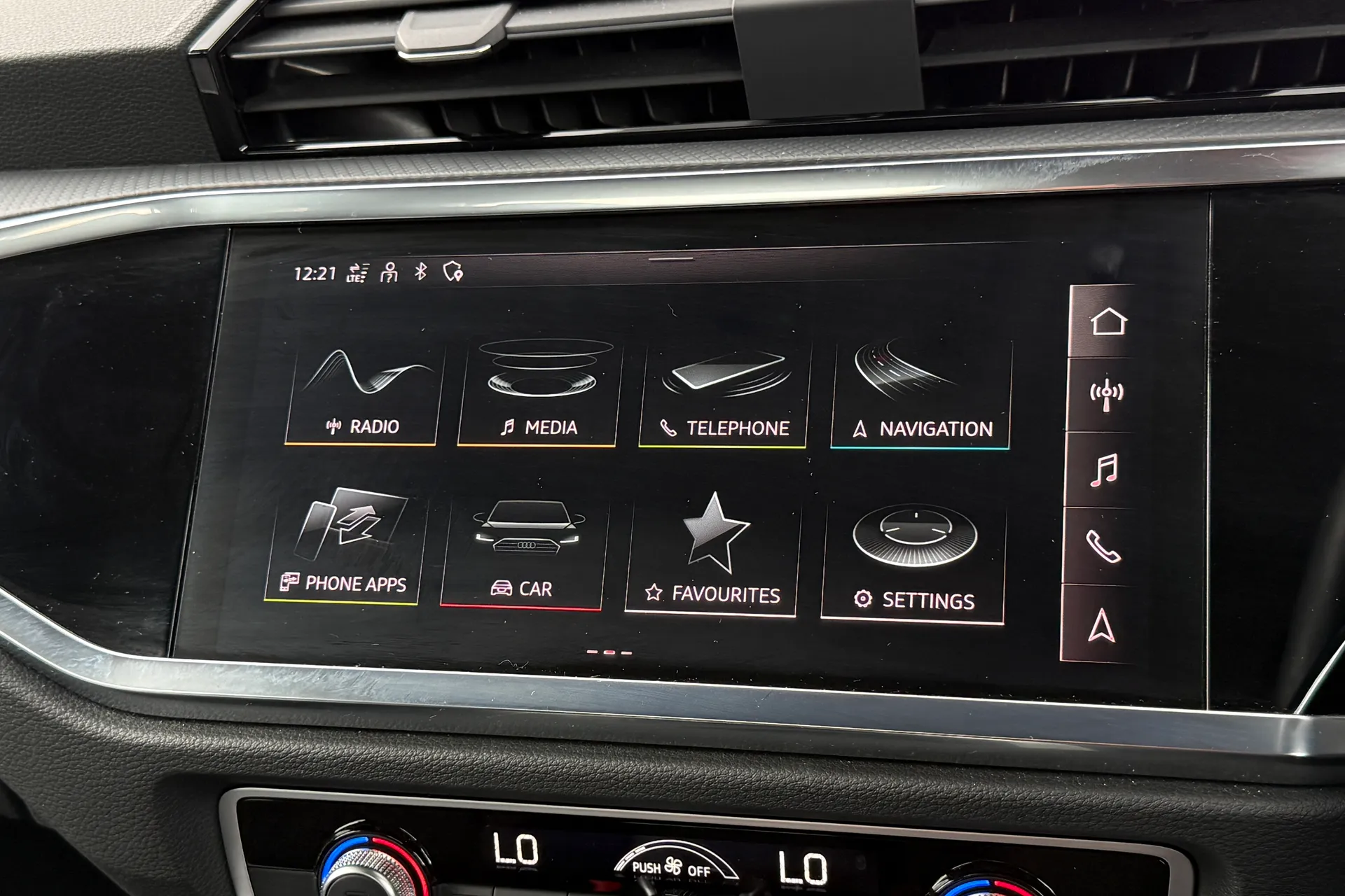 Audi Q3 thumbnail image number 19