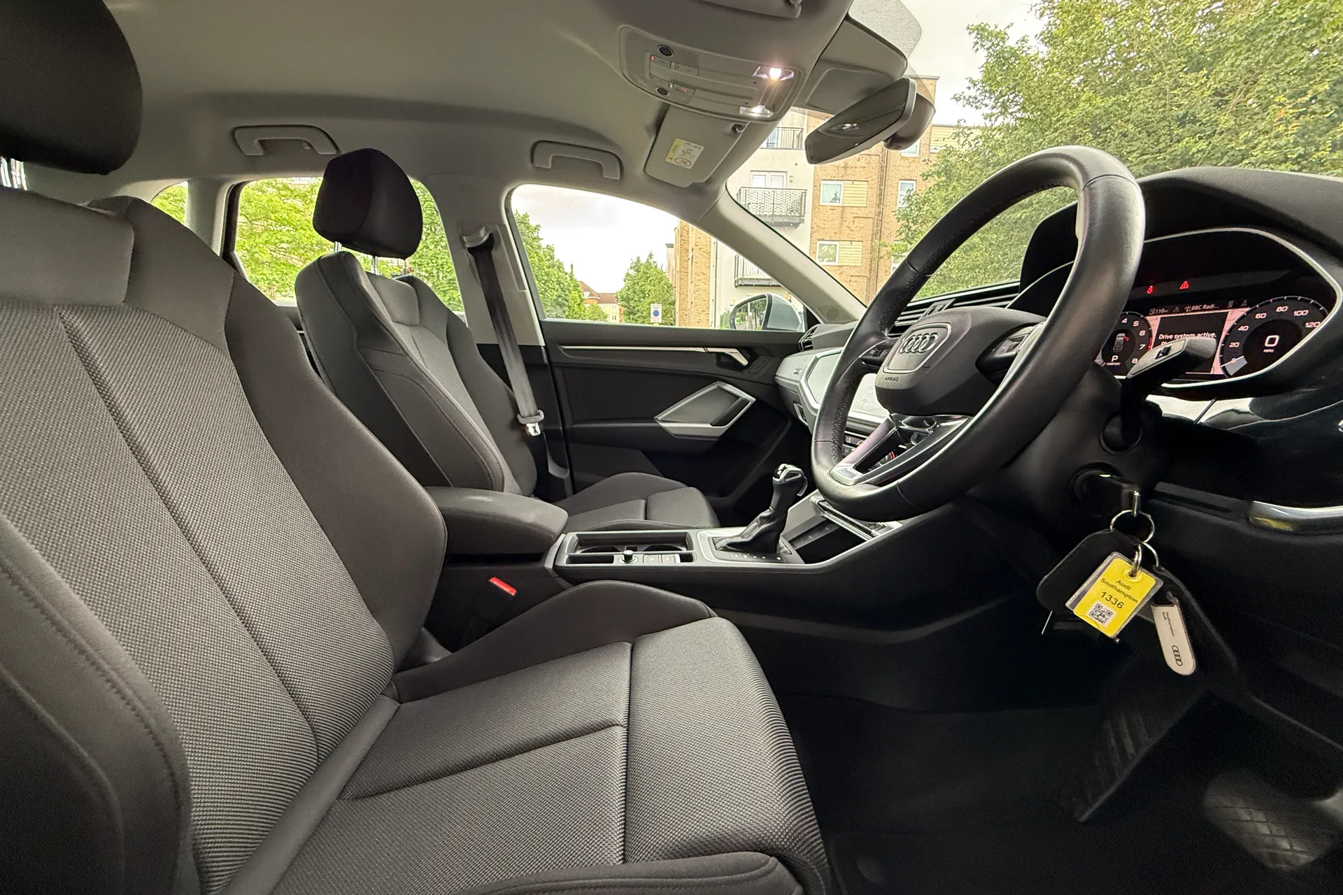 Audi Q3 thumbnail image number 33