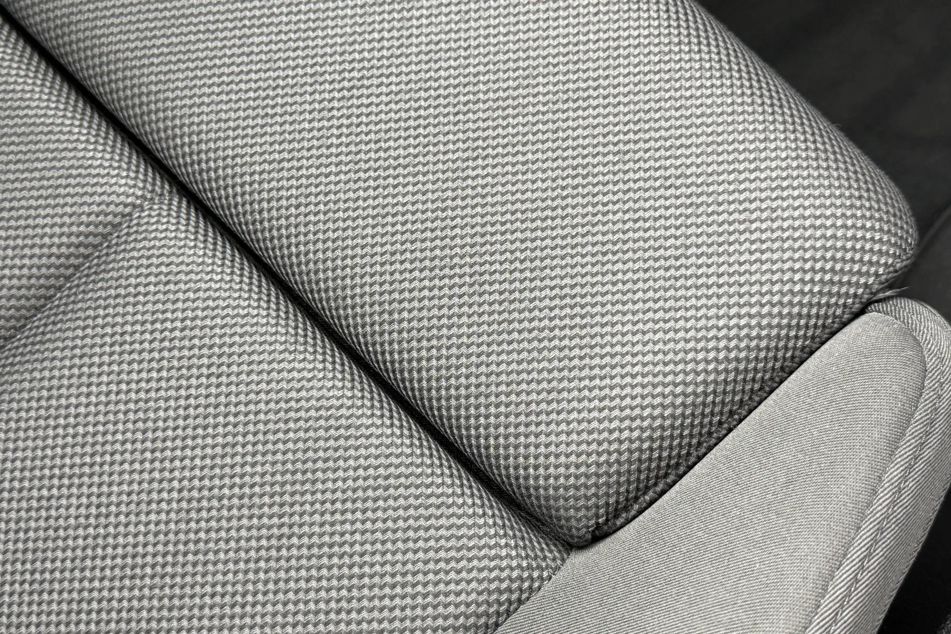 Audi Q3 thumbnail image number 28
