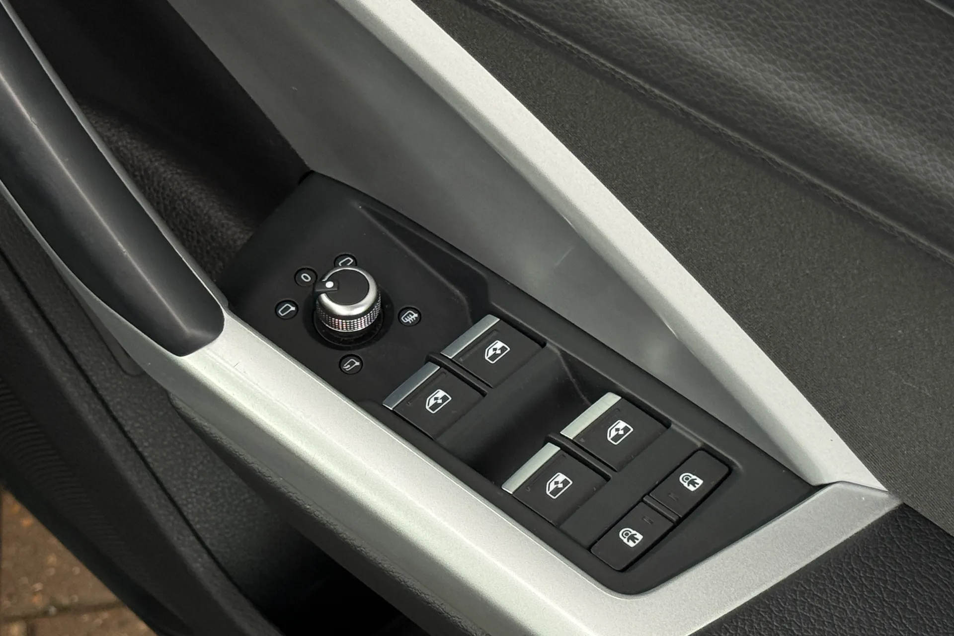 Audi Q3 thumbnail image number 32