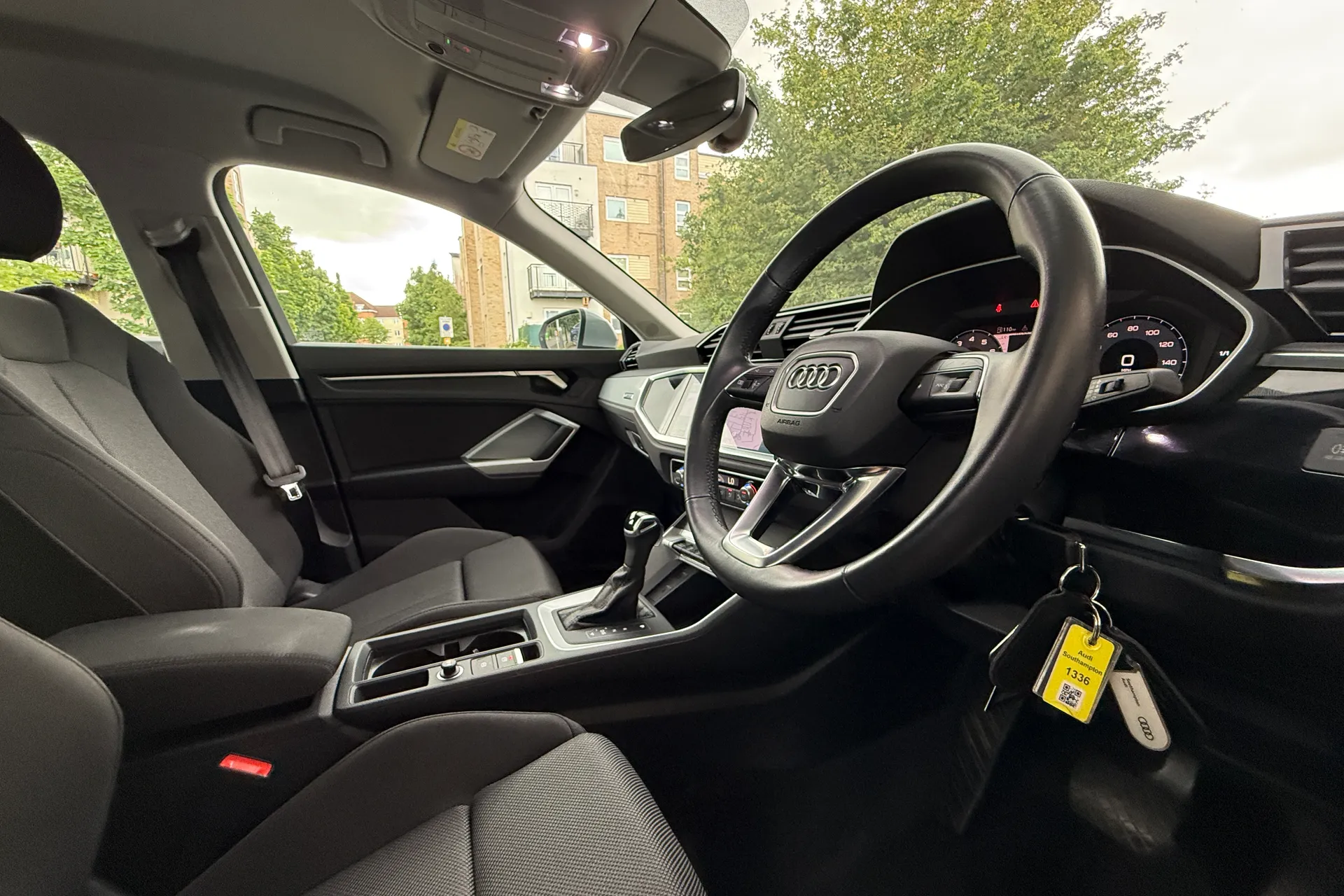 Audi Q3 thumbnail image number 11