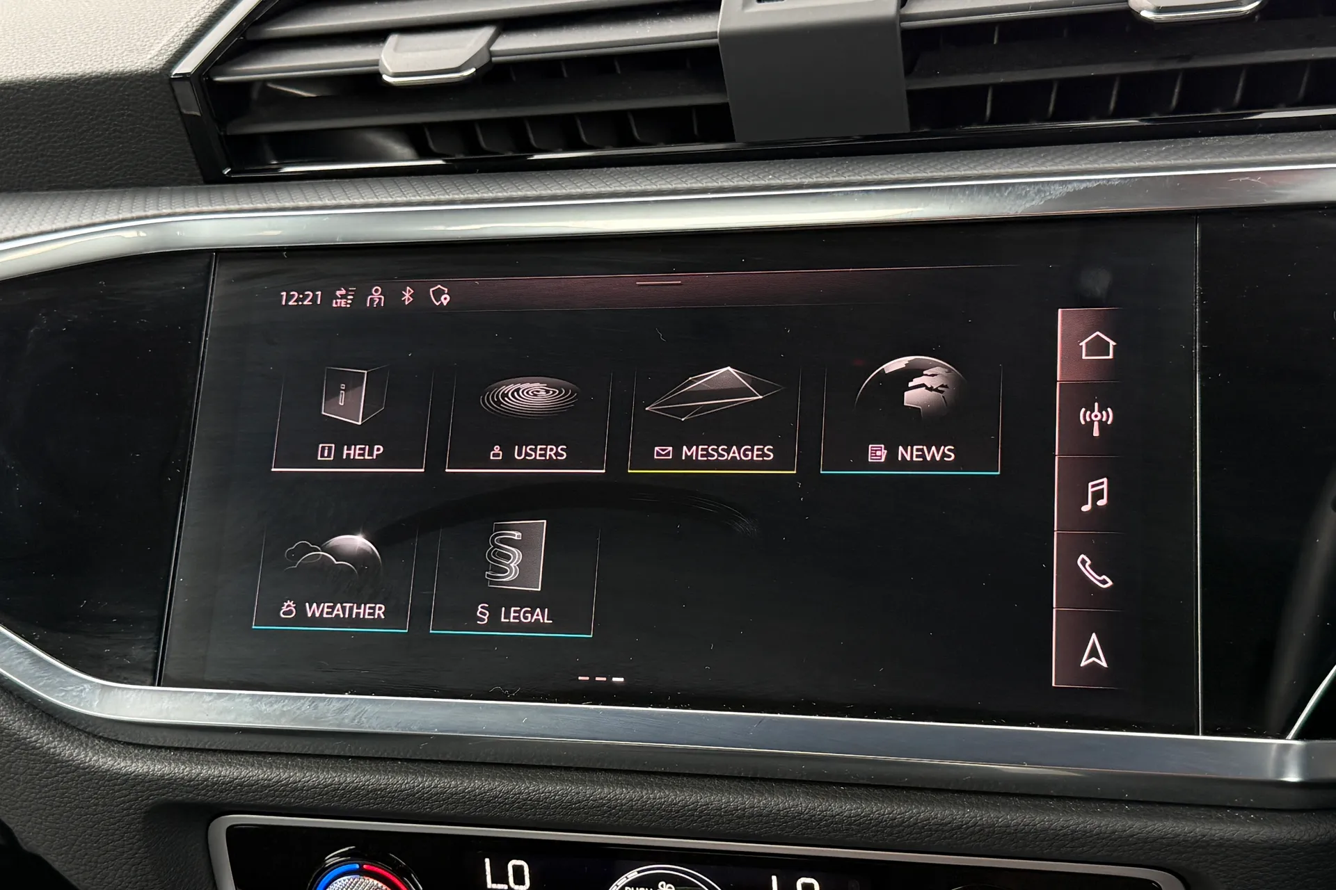 Audi Q3 thumbnail image number 20