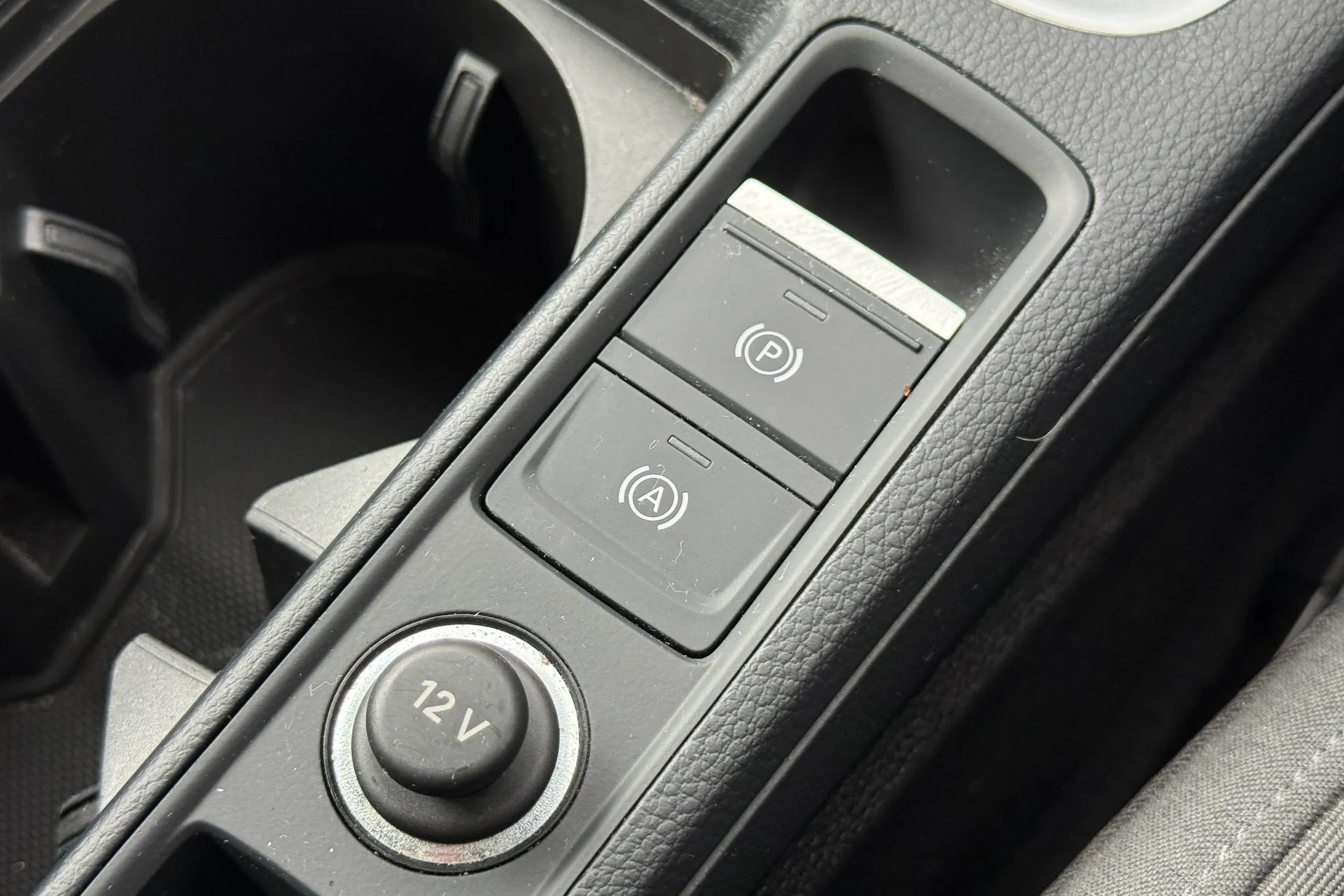 Audi Q3 thumbnail image number 26