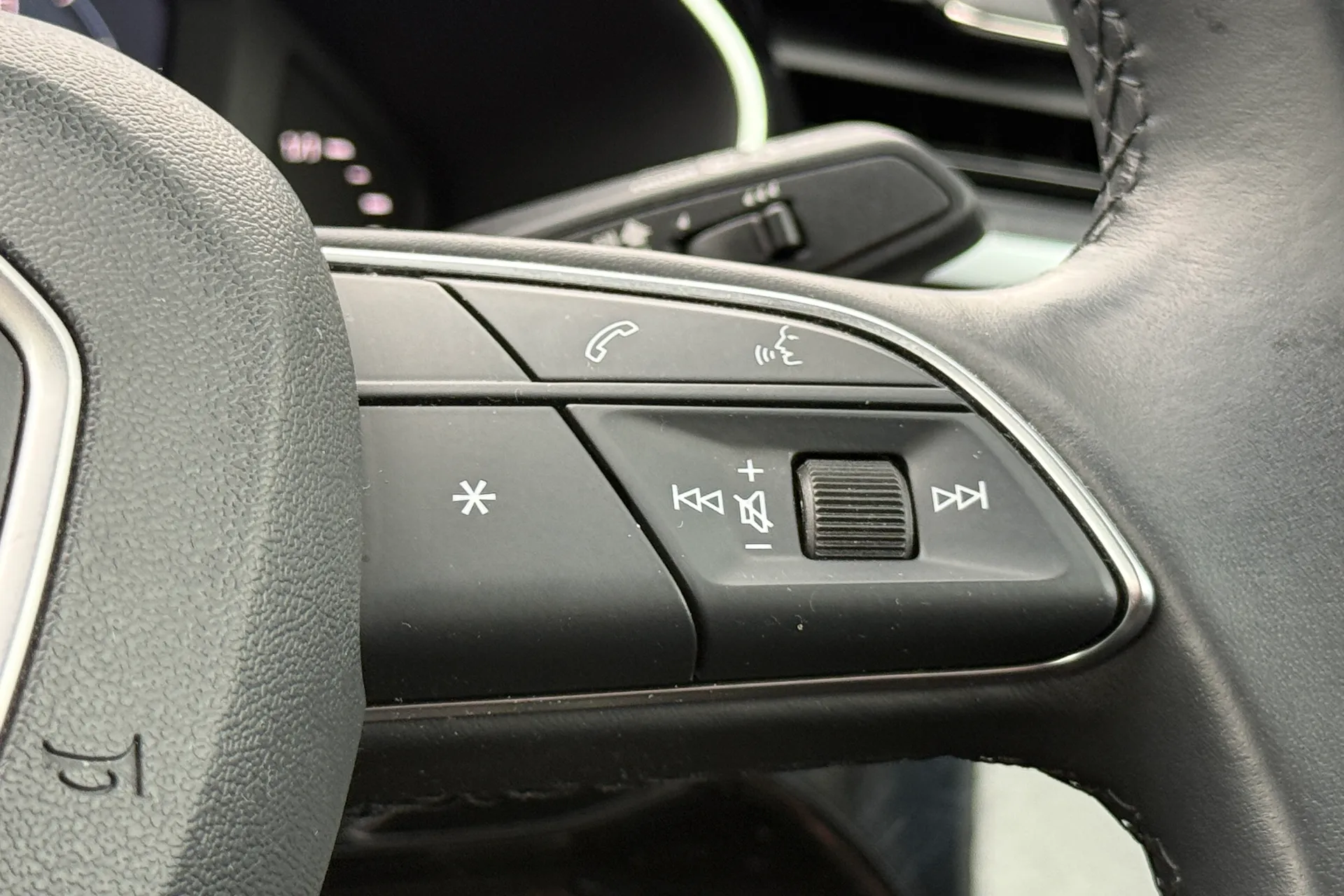 Audi Q3 thumbnail image number 12