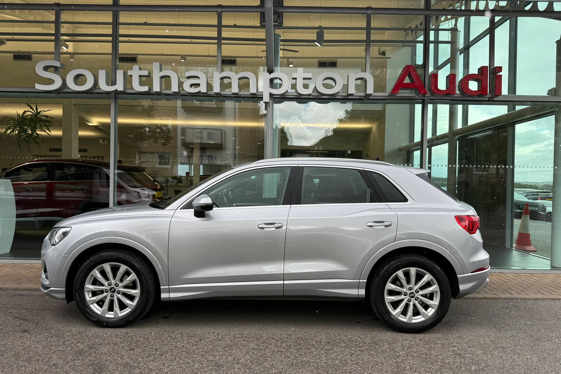 Audi Q3 thumbnail image number 51